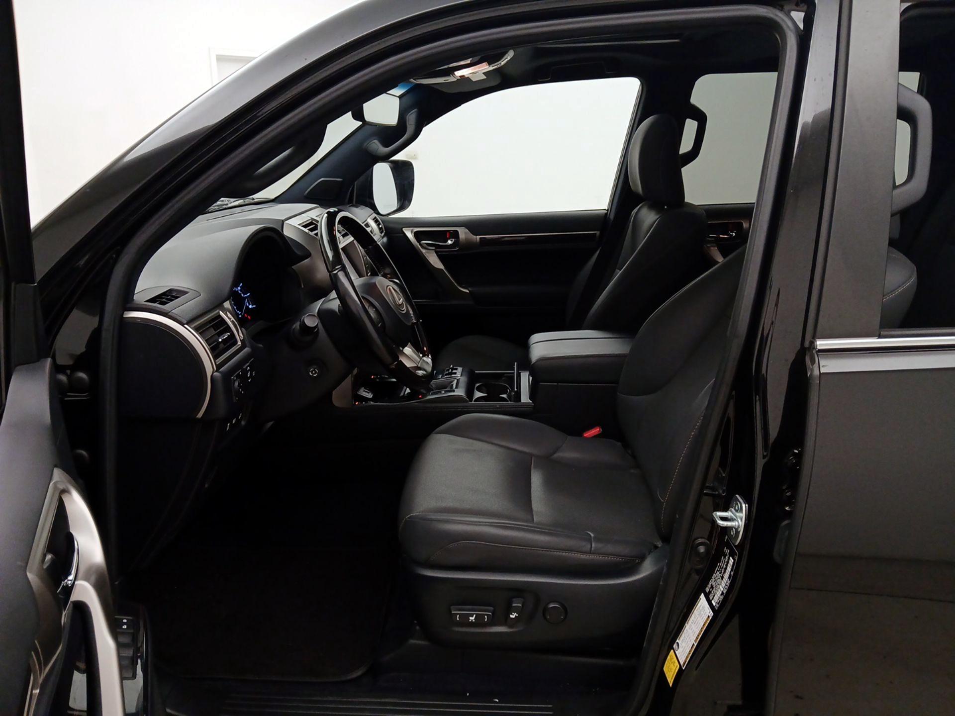 Thumbnail: 2021 Lexus GX - 11