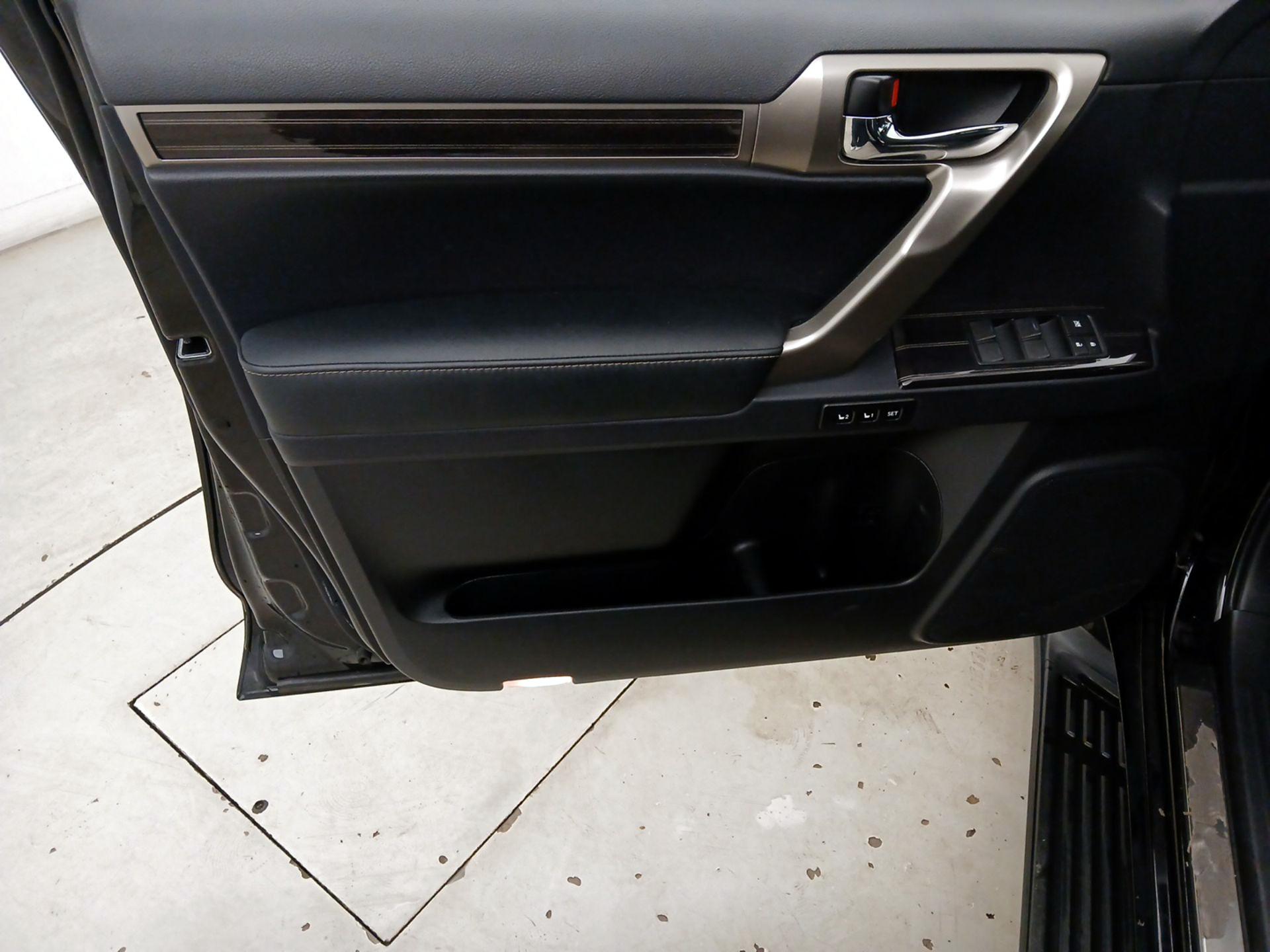 Thumbnail: 2021 Lexus GX - 12