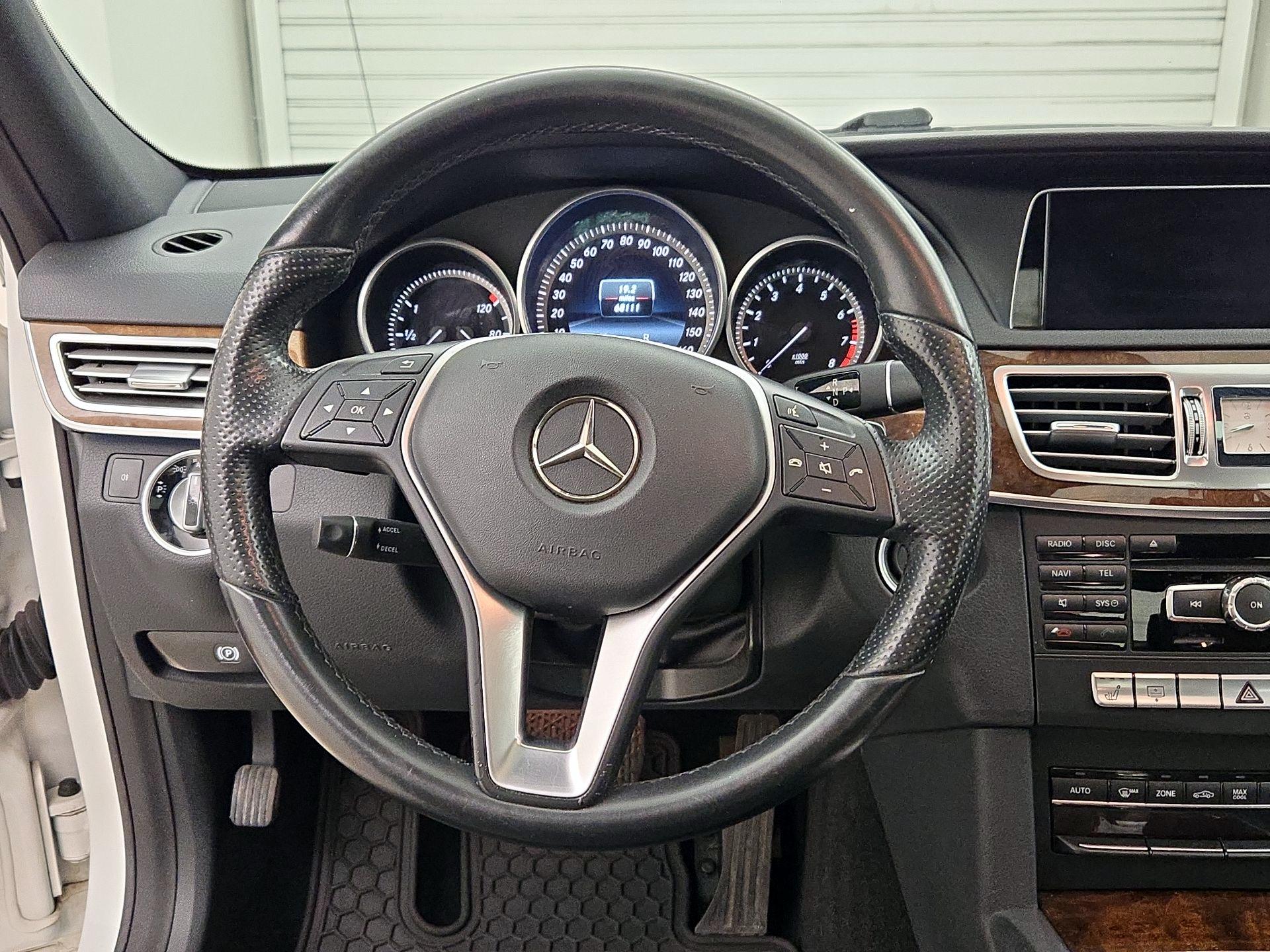 Thumbnail: 2015 Mercedes-Benz E-Class - 10