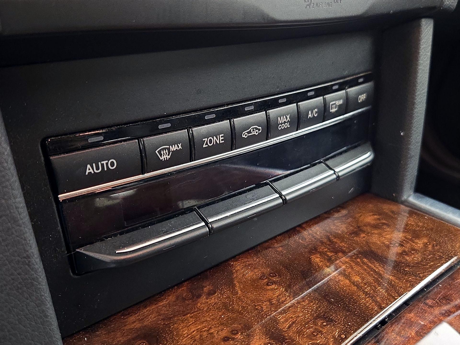 Thumbnail: 2015 Mercedes-Benz E-Class - 17