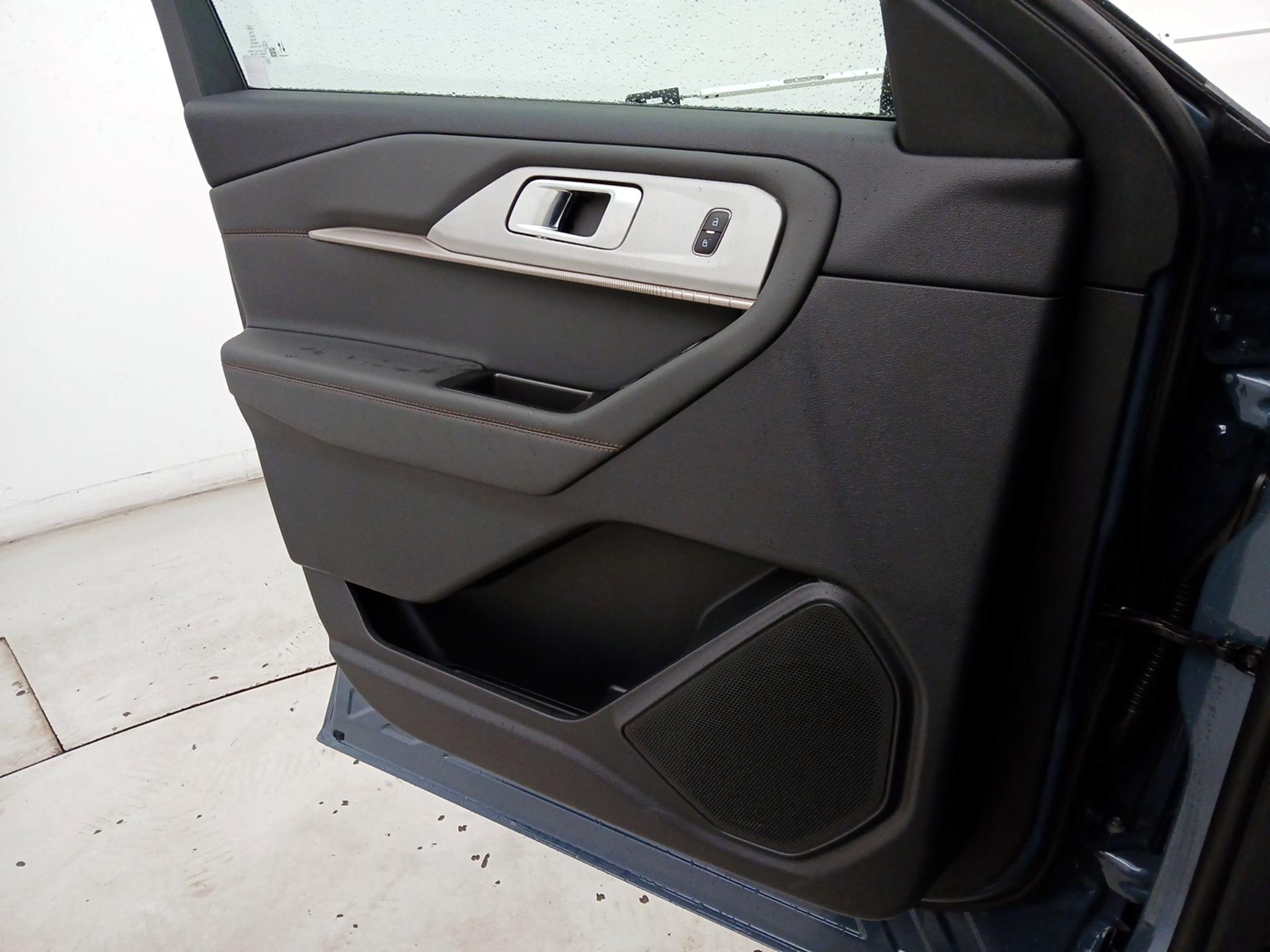 Thumbnail: 2025 Ford Explorer - 12