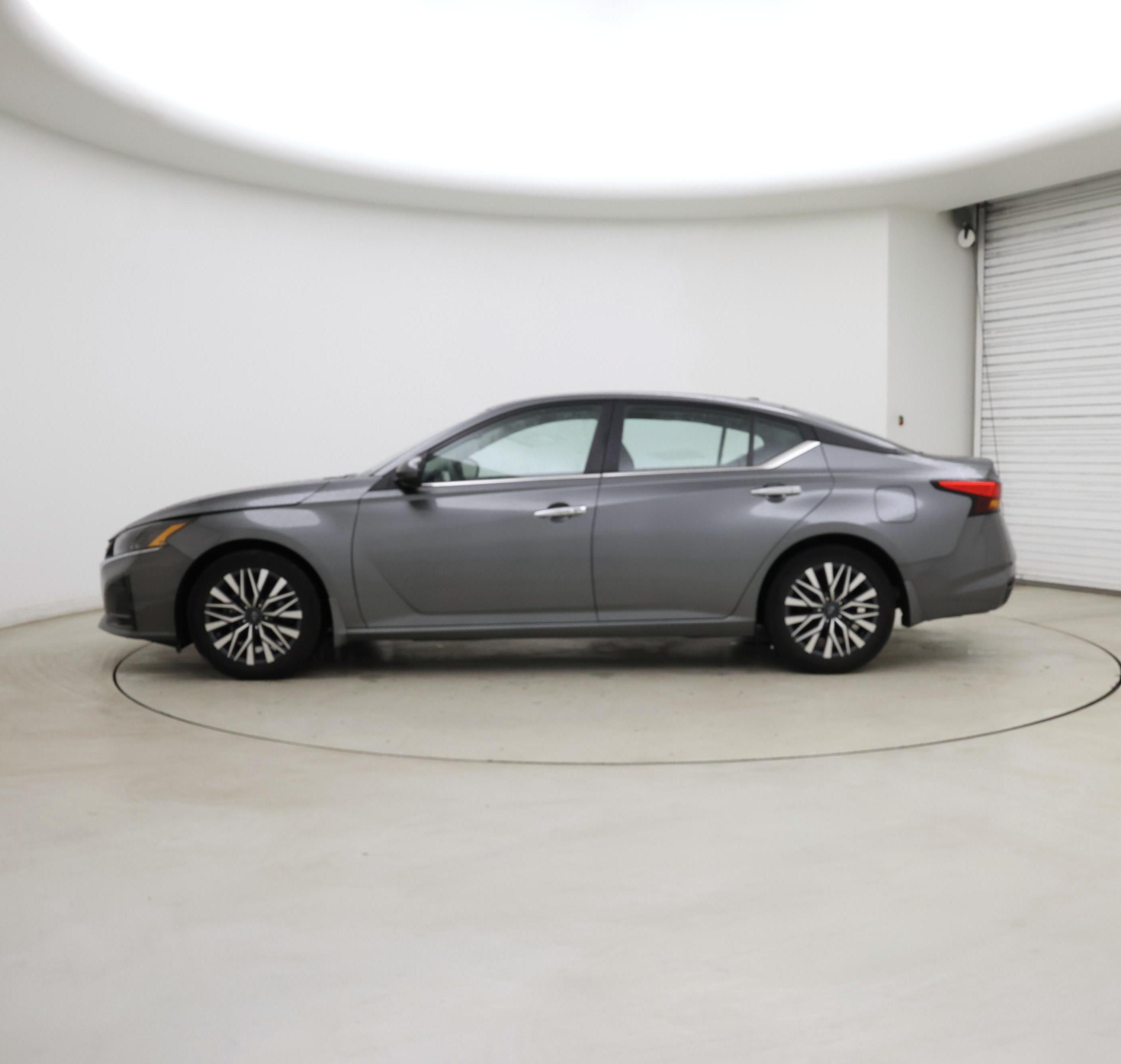 Thumbnail: 2023 Nissan Altima - 3