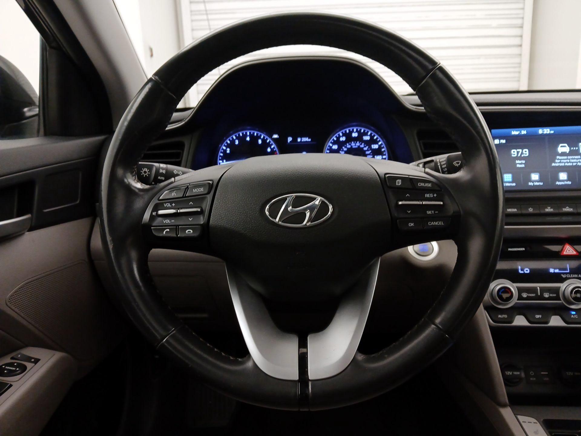 Thumbnail: 2020 Hyundai Elantra - 10