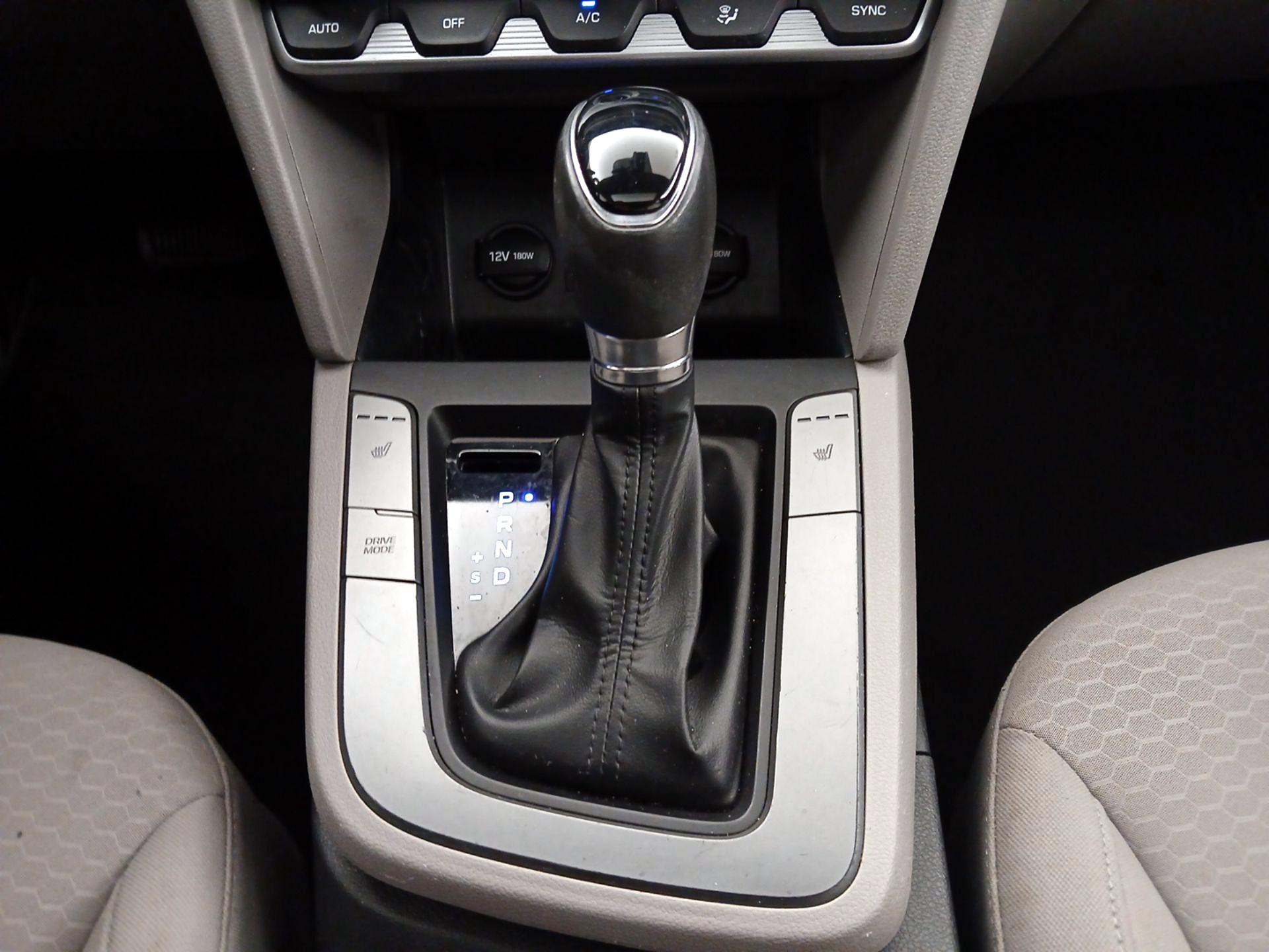 Thumbnail: 2020 Hyundai Elantra - 17