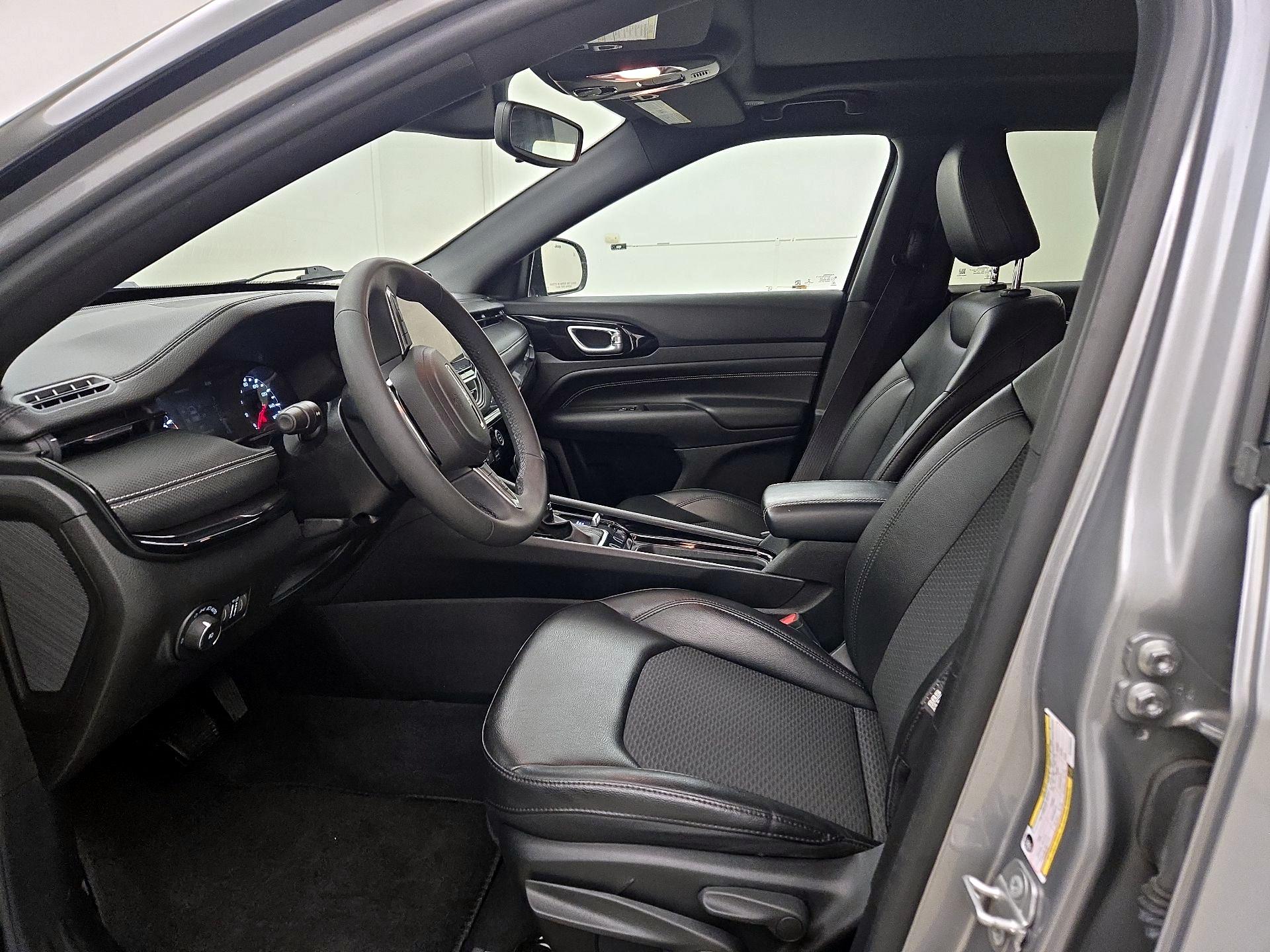 Thumbnail: 2022 Jeep Compass - 11