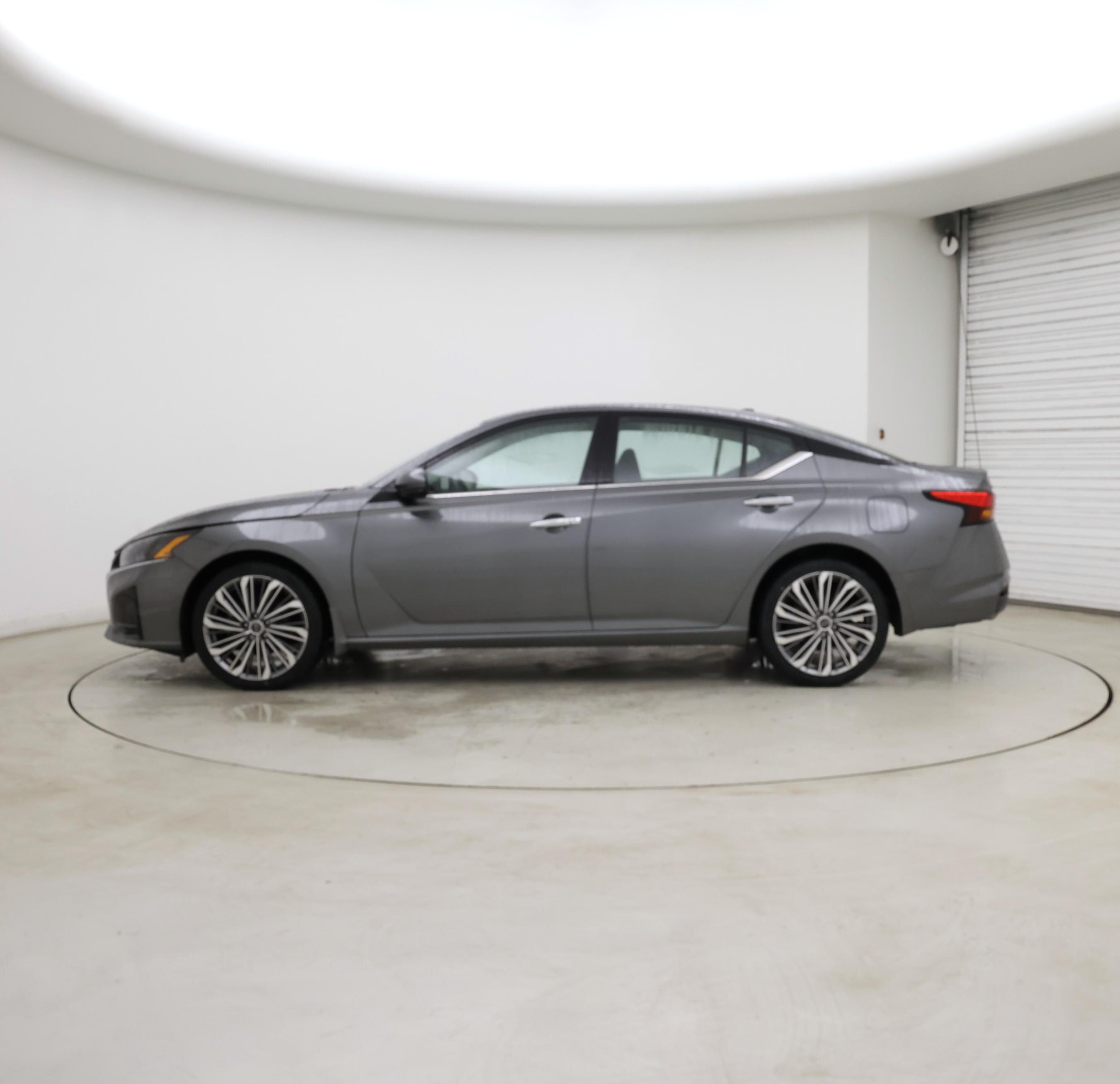 Thumbnail: 2023 Nissan Altima - 3