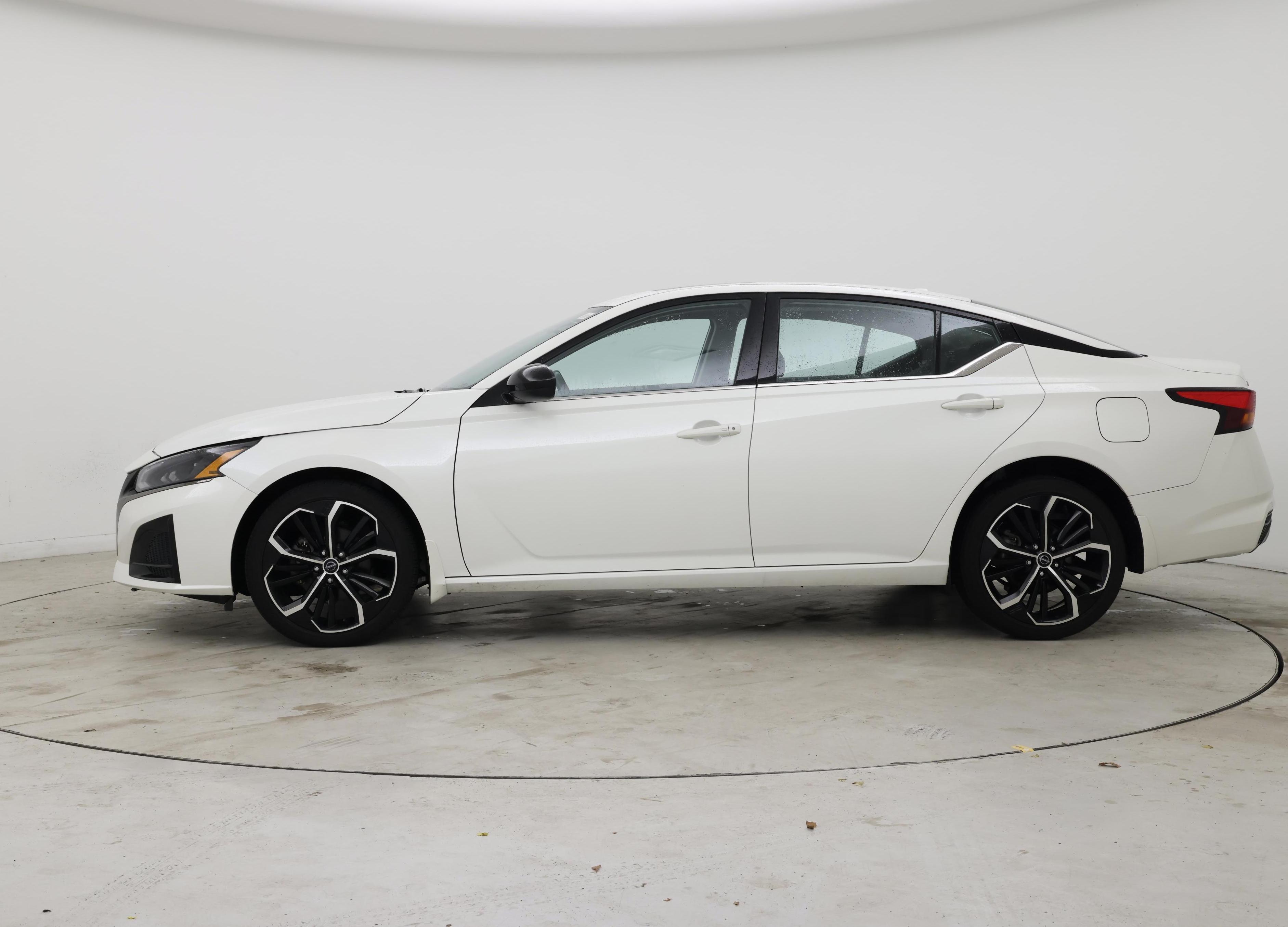 Thumbnail: 2023 Nissan Altima - 3