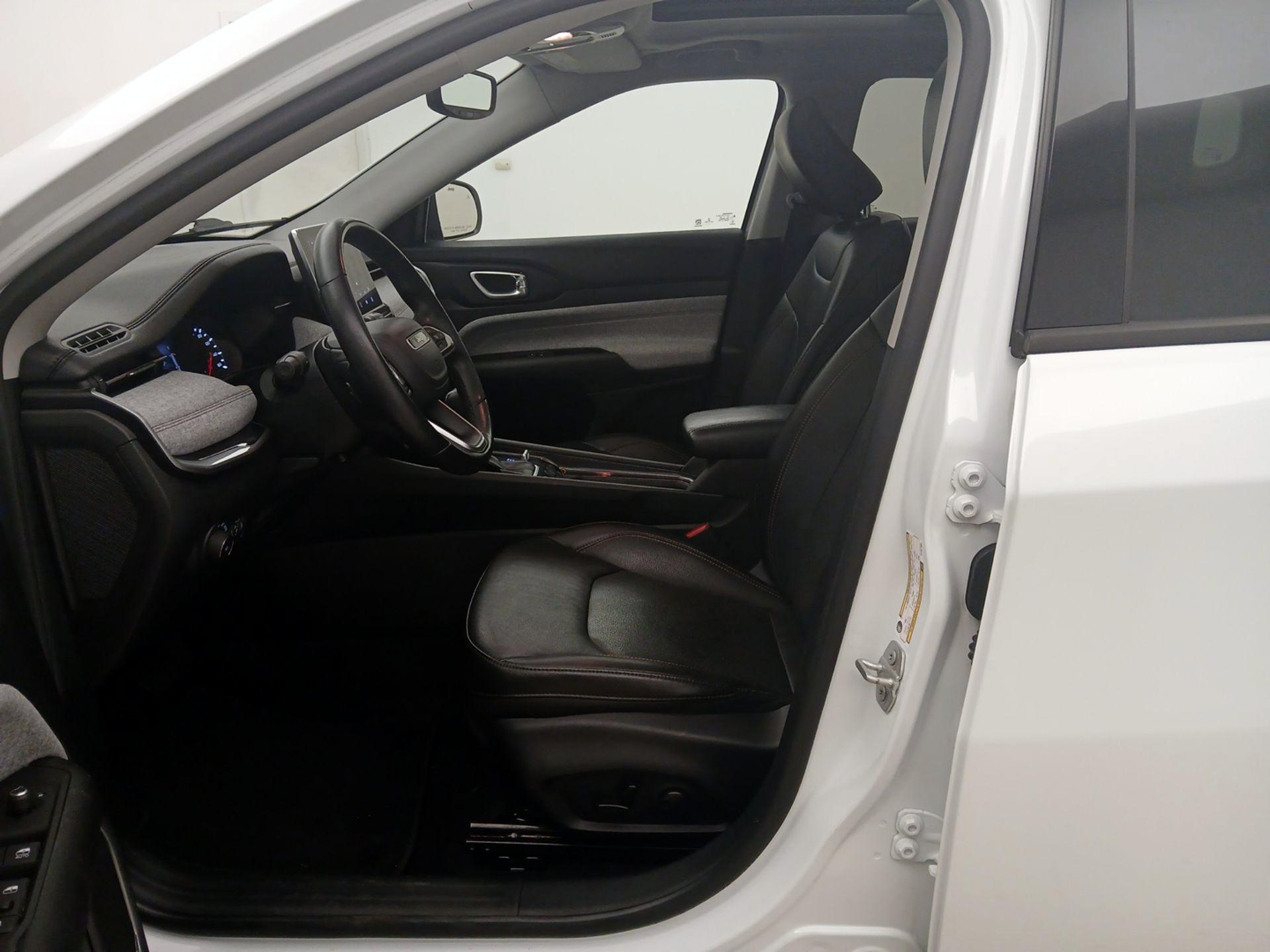 Thumbnail: 2022 Jeep Compass - 11