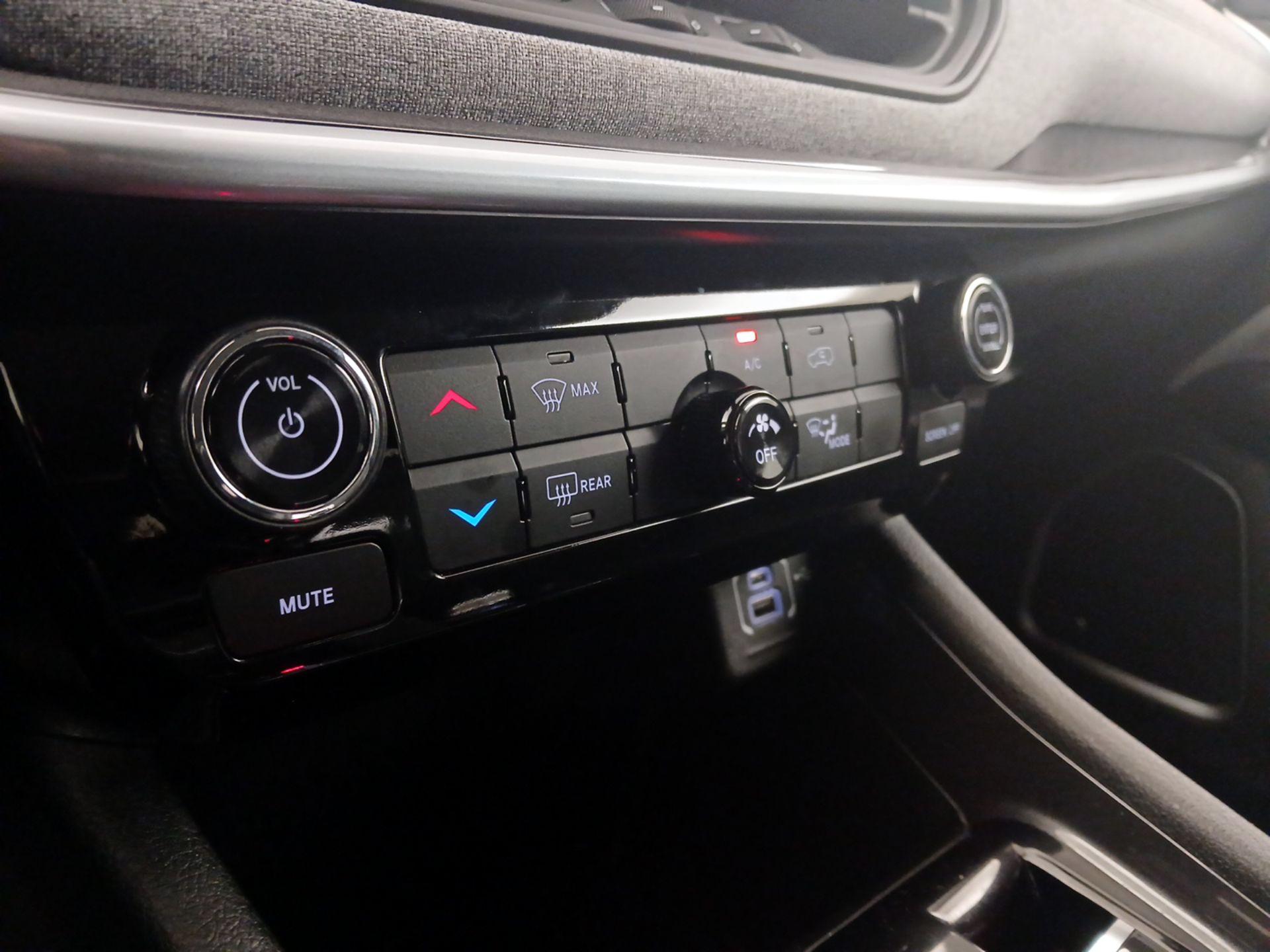 Thumbnail: 2022 Jeep Compass - 16