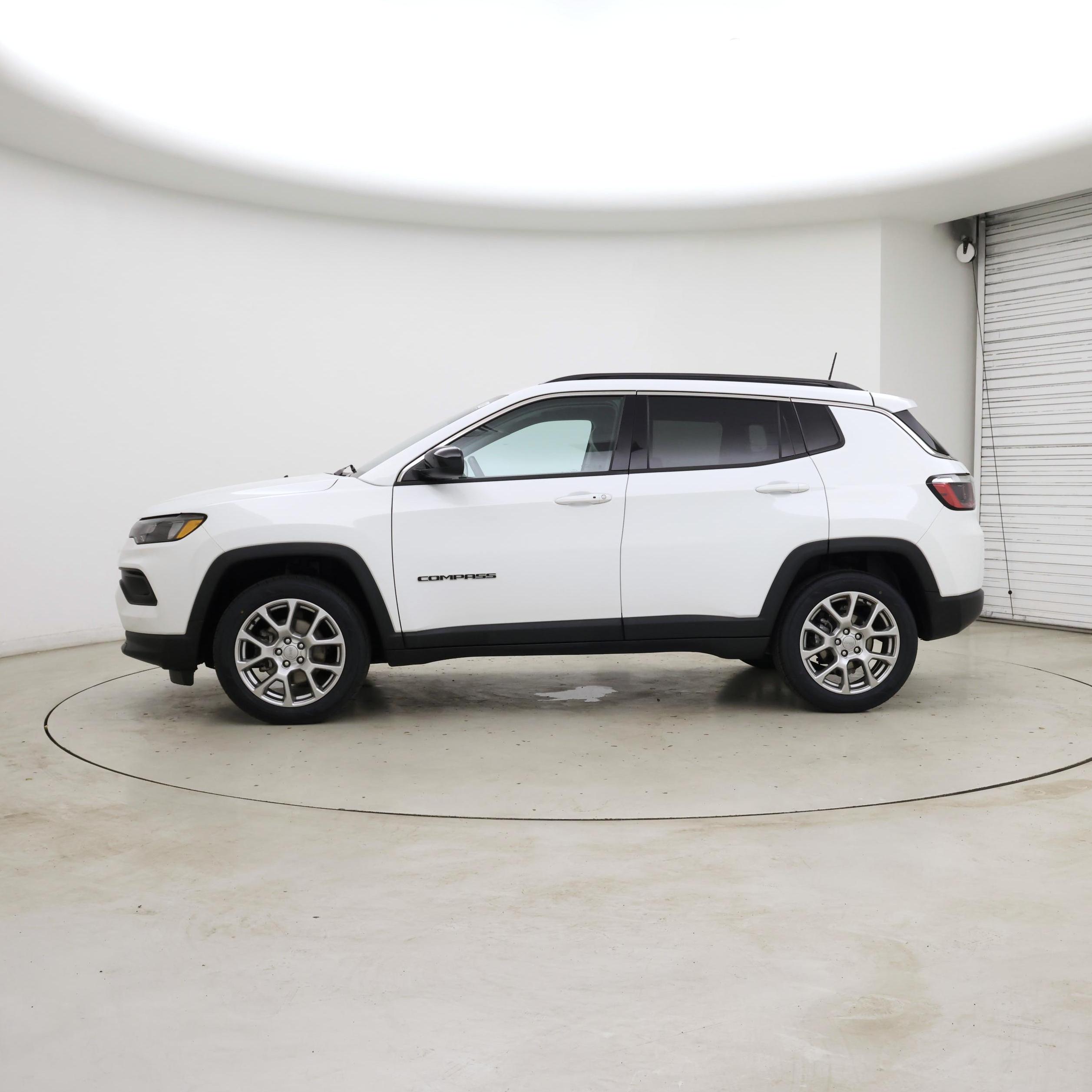 Thumbnail: 2022 Jeep Compass - 3