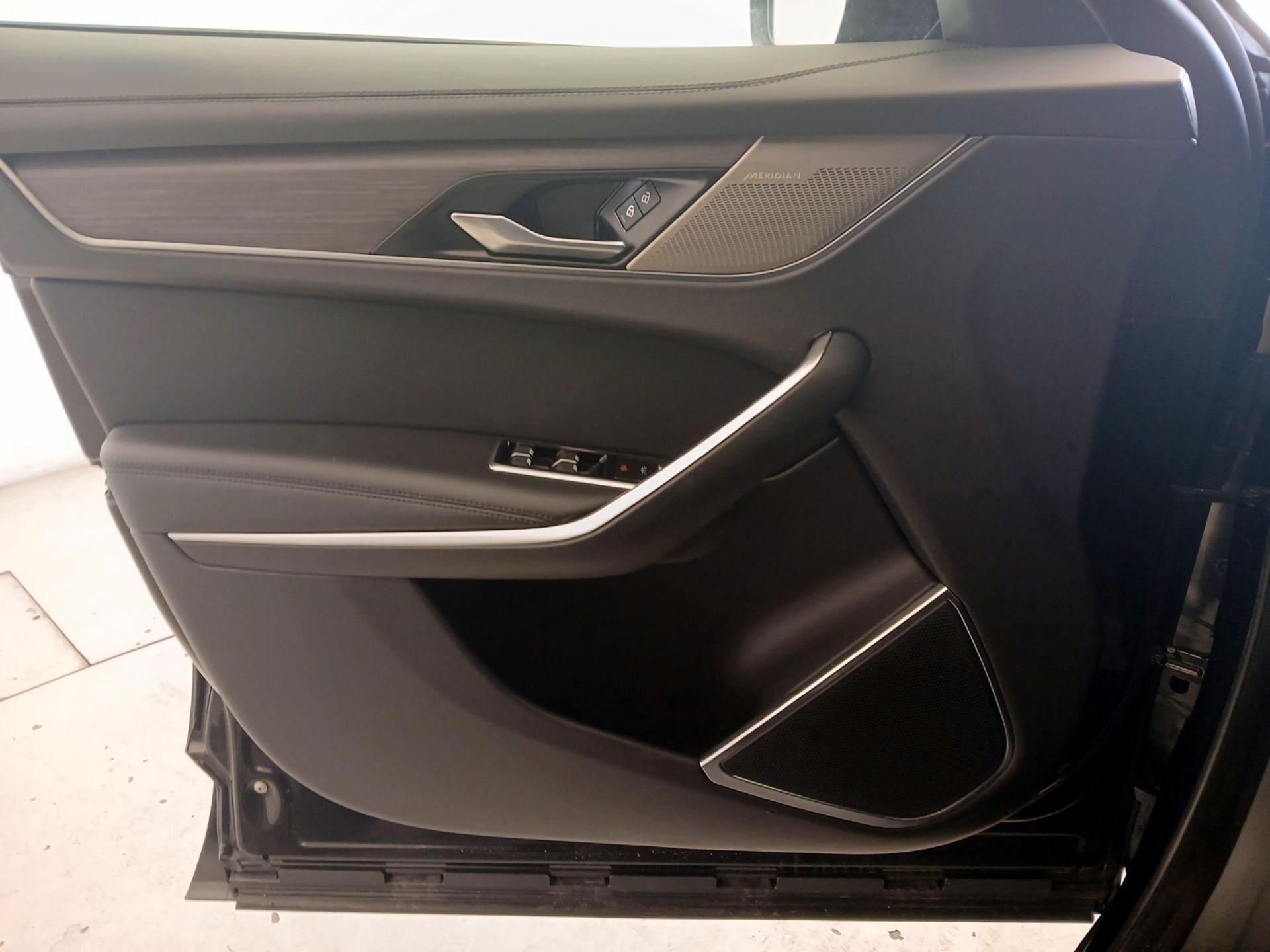 Thumbnail: 2022 Jaguar F-Pace - 12