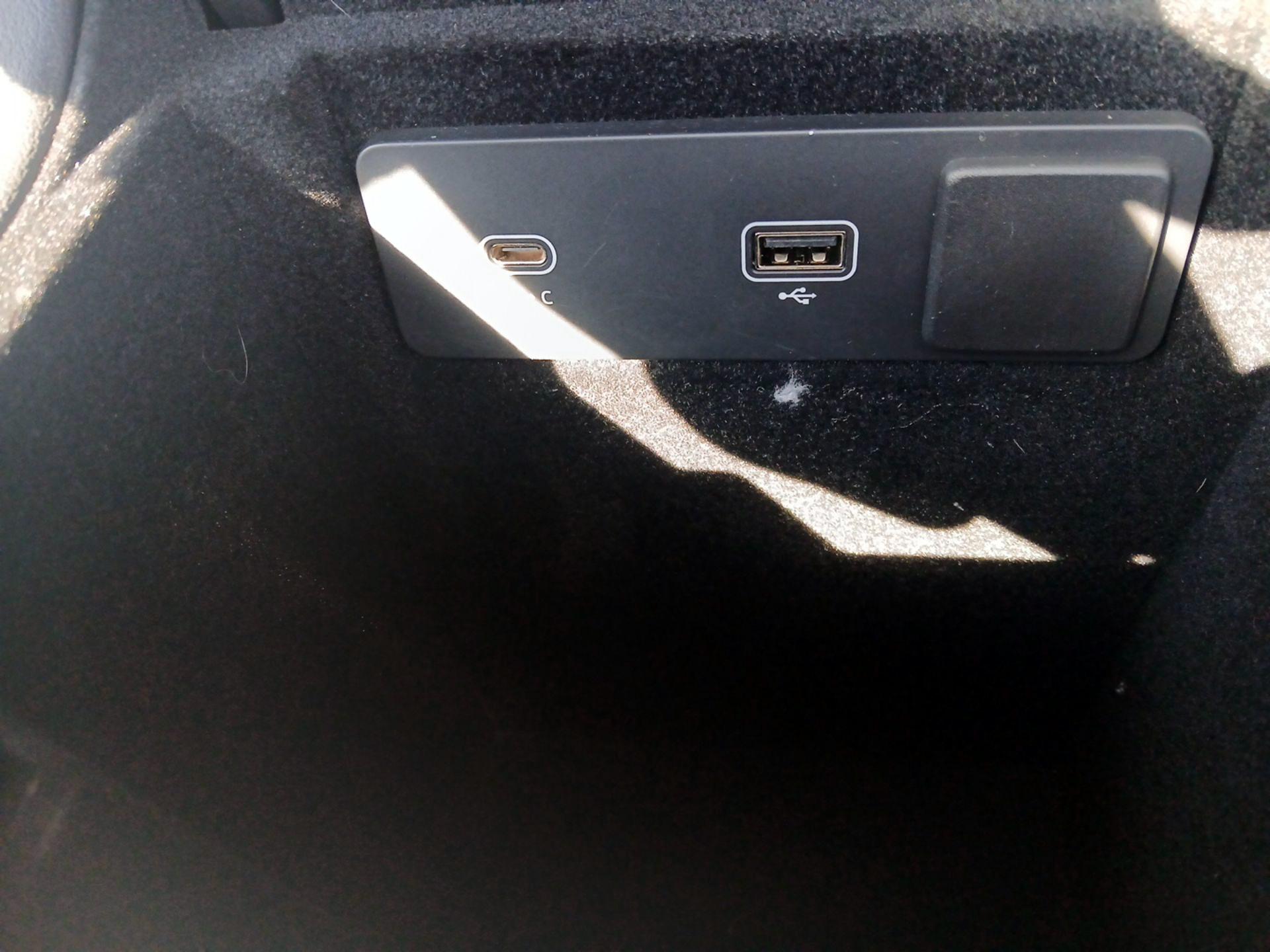 Thumbnail: 2022 Jaguar F-Pace - 19