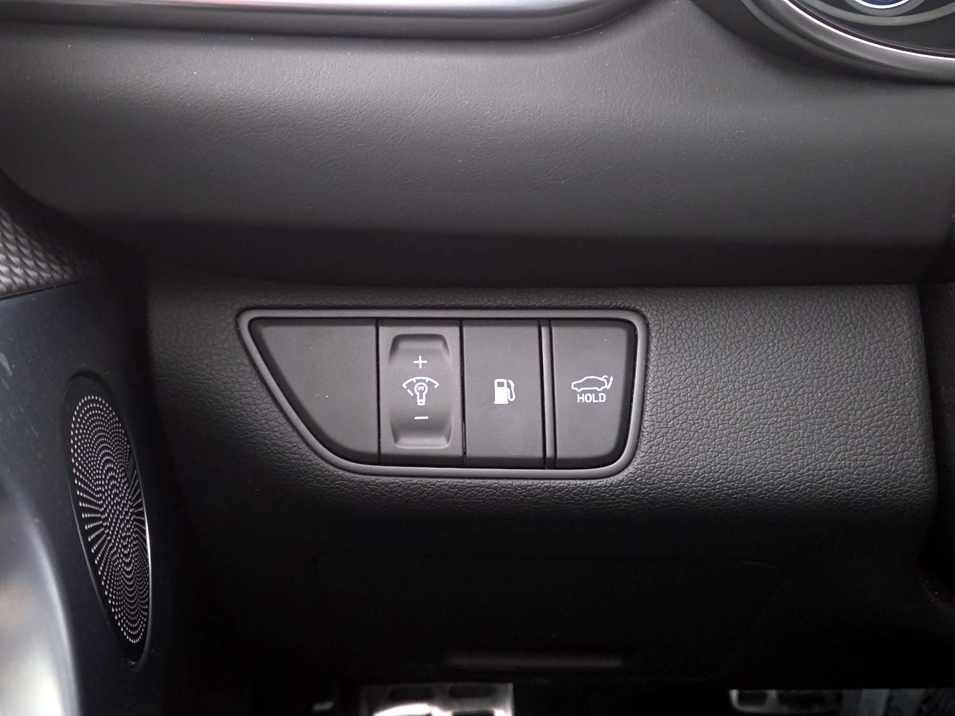 Thumbnail: 2023 Genesis G70 - 13