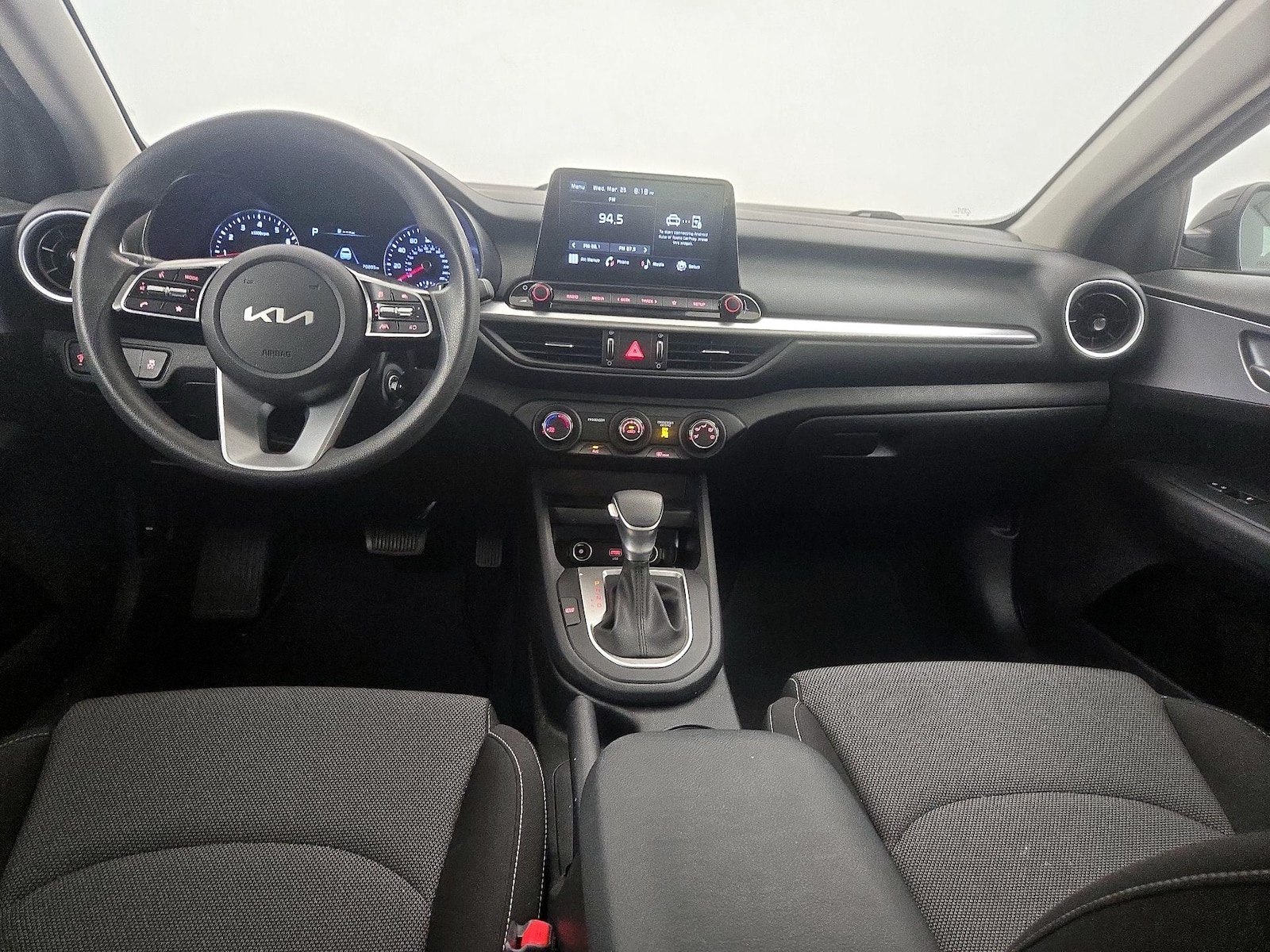2023 Kia Forte LXS - Photo 10