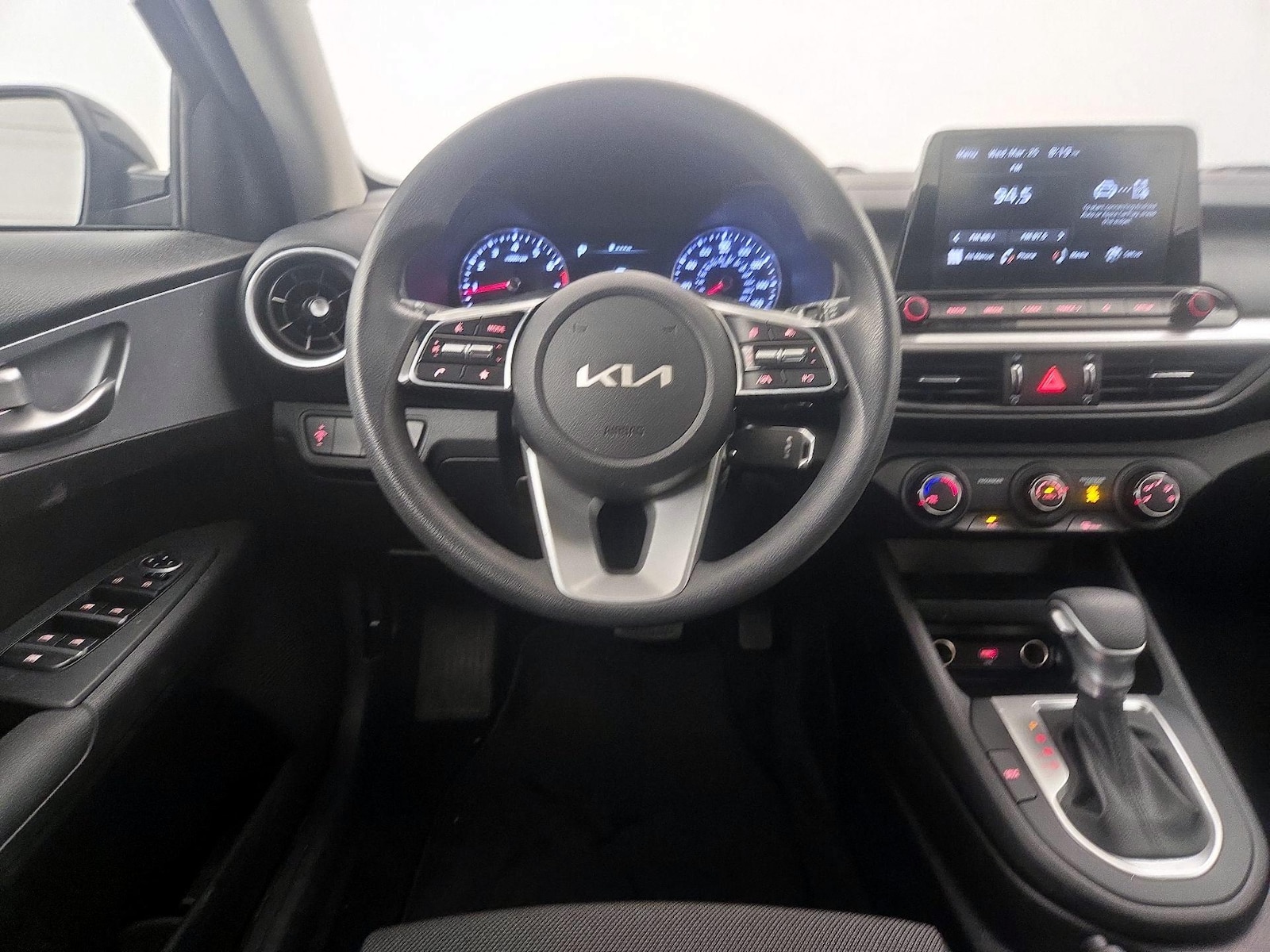 2023 Kia Forte LXS - Photo 11