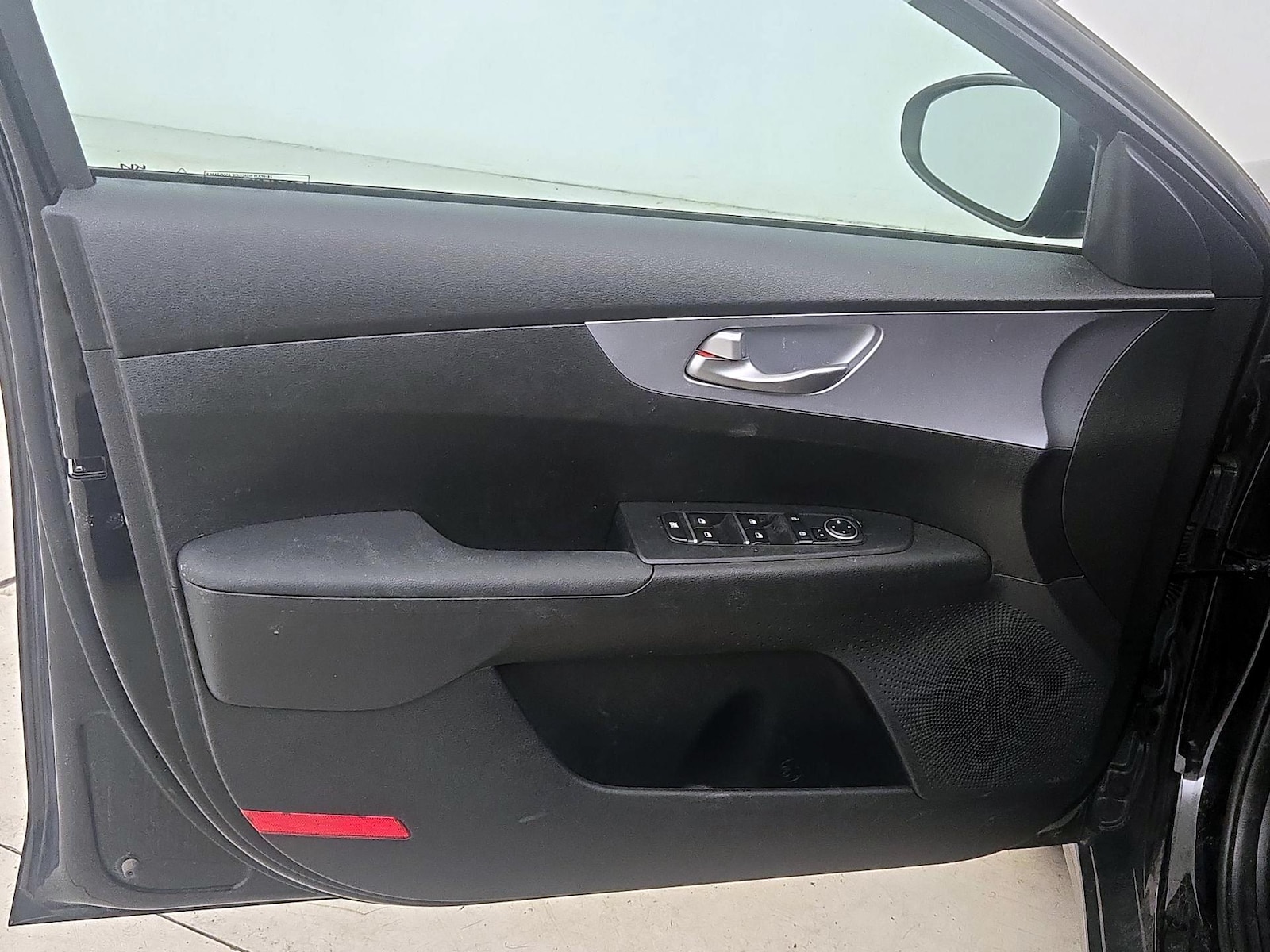 2023 Kia Forte LXS - Photo 13