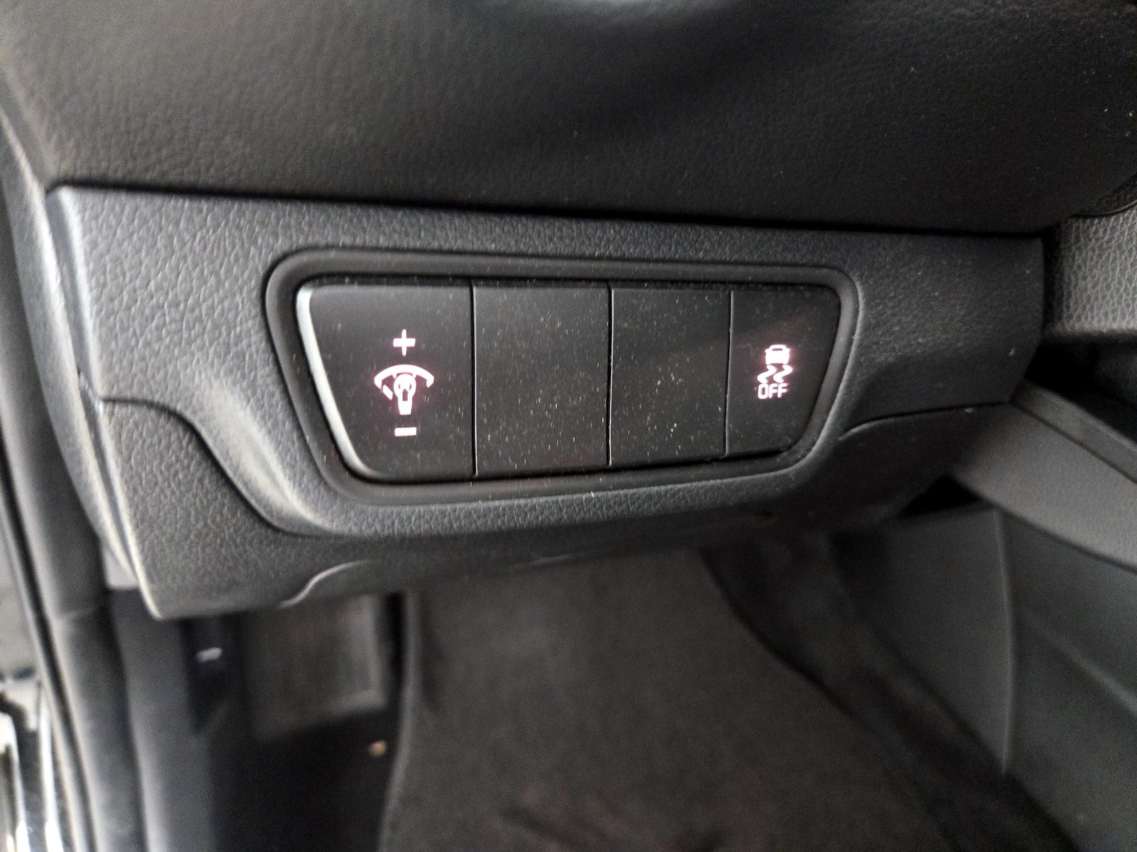 2023 Kia Forte LXS - Photo 14