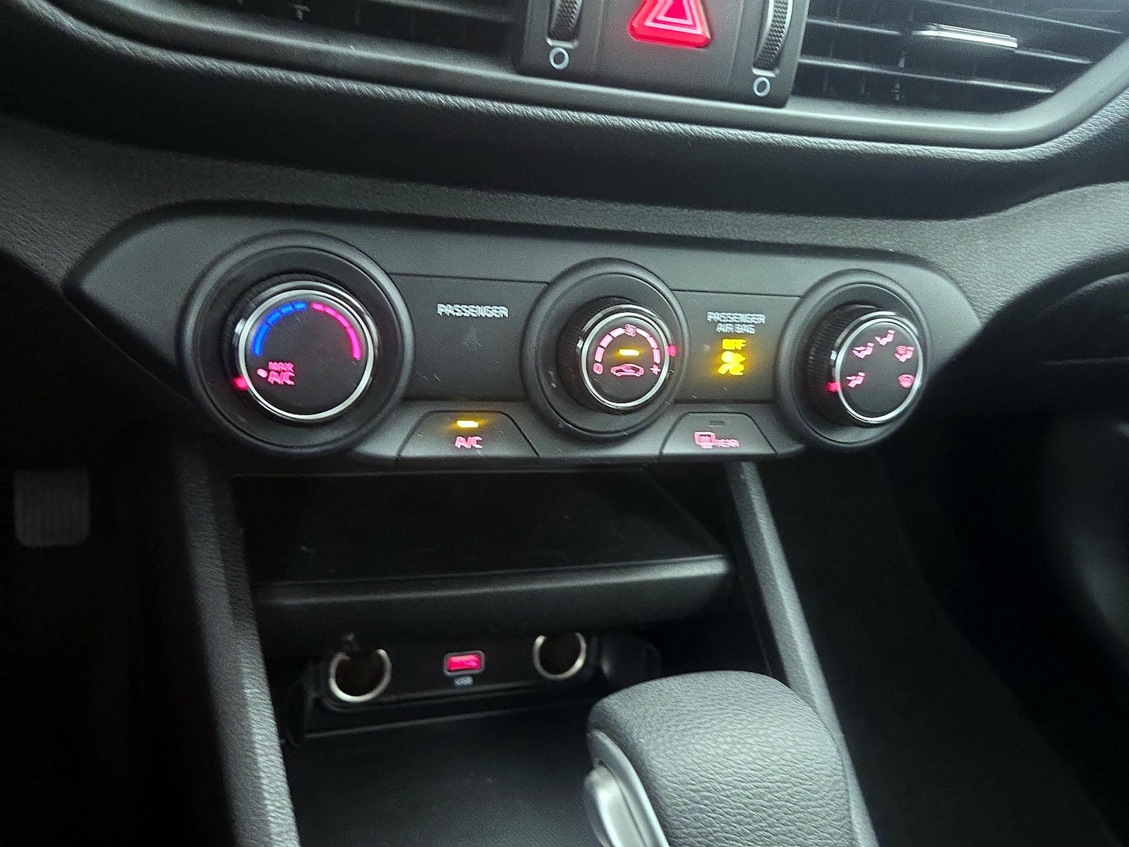 2023 Kia Forte LXS - Photo 17