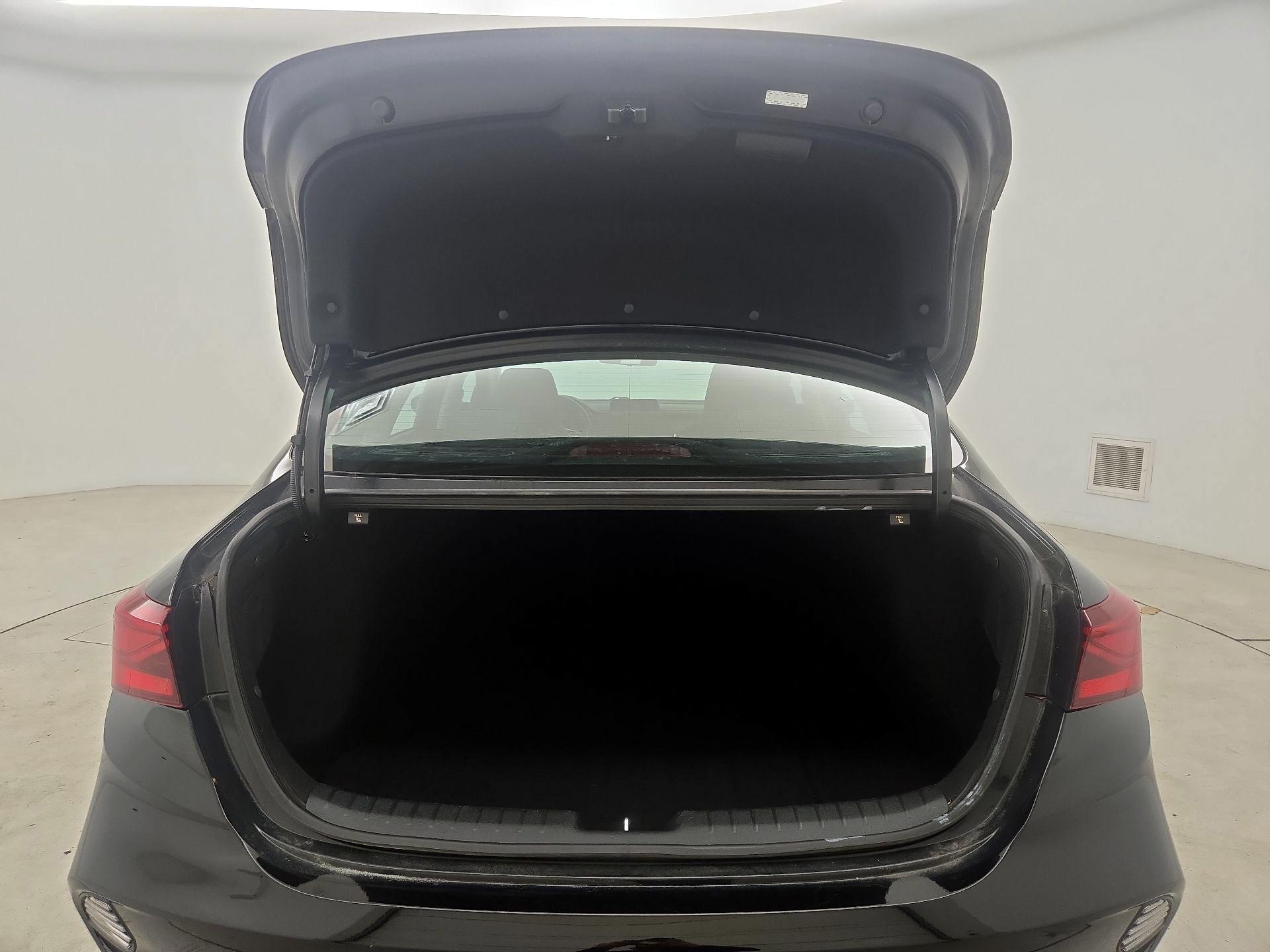 Thumbnail: 2023 Kia Forte - 19