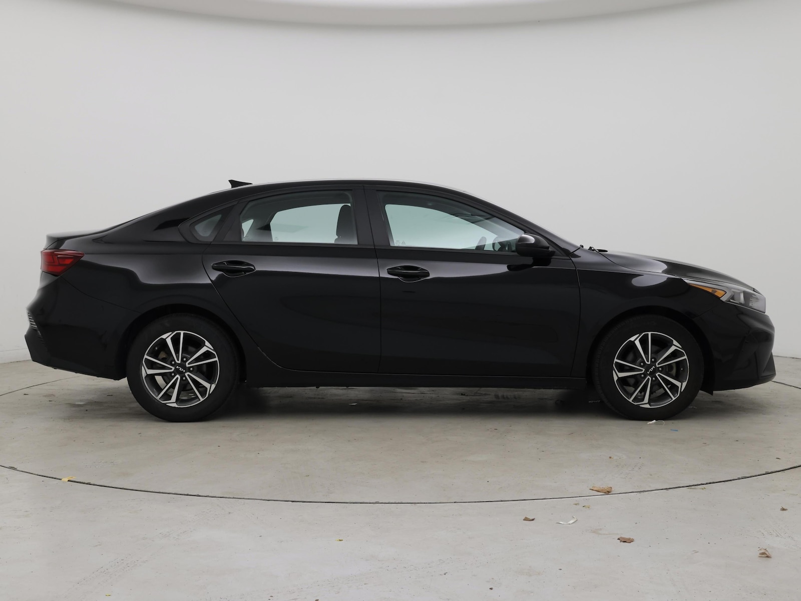 2023 Kia Forte LXS - Photo 8
