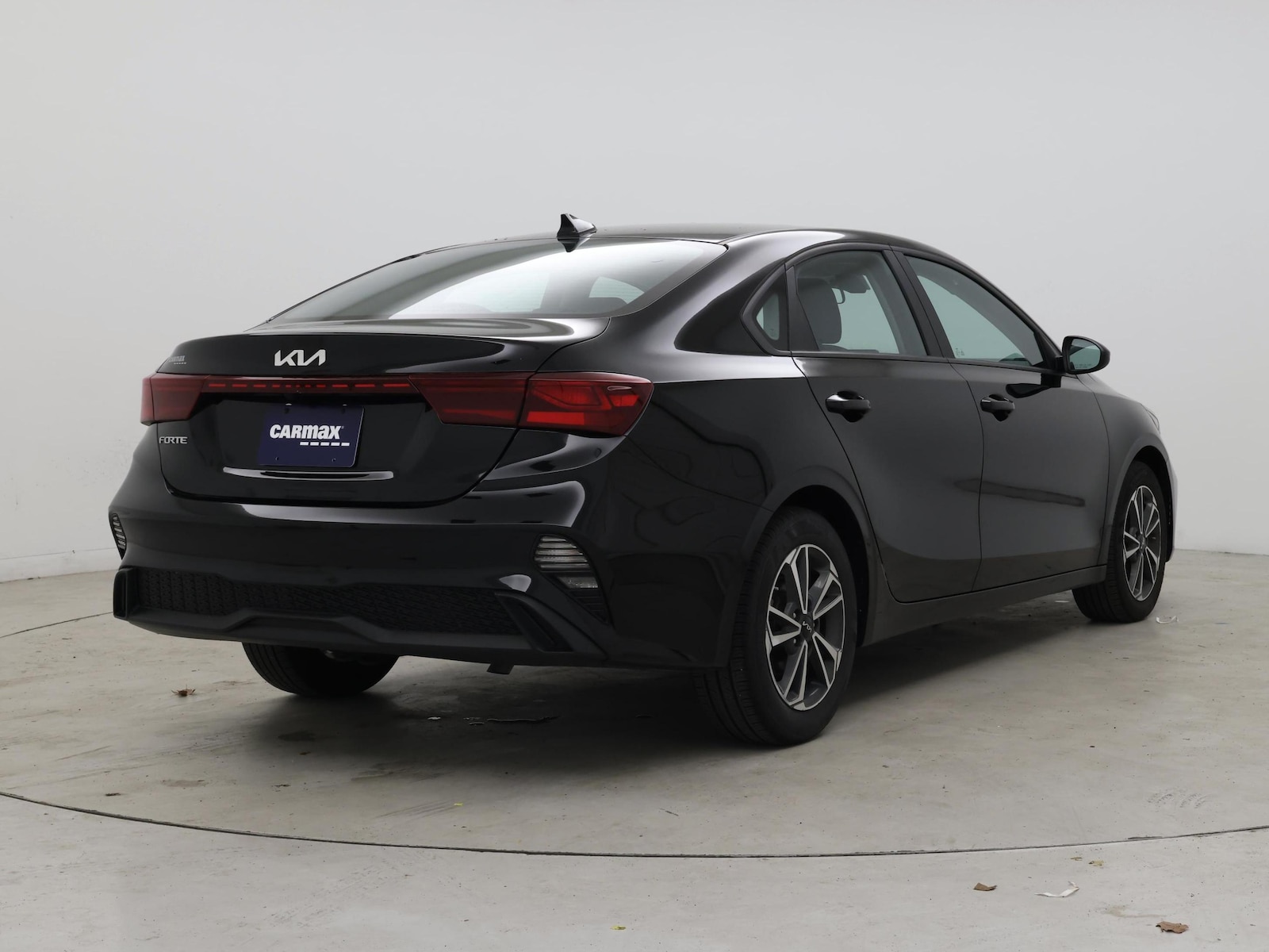 2023 Kia Forte LXS - Photo 9