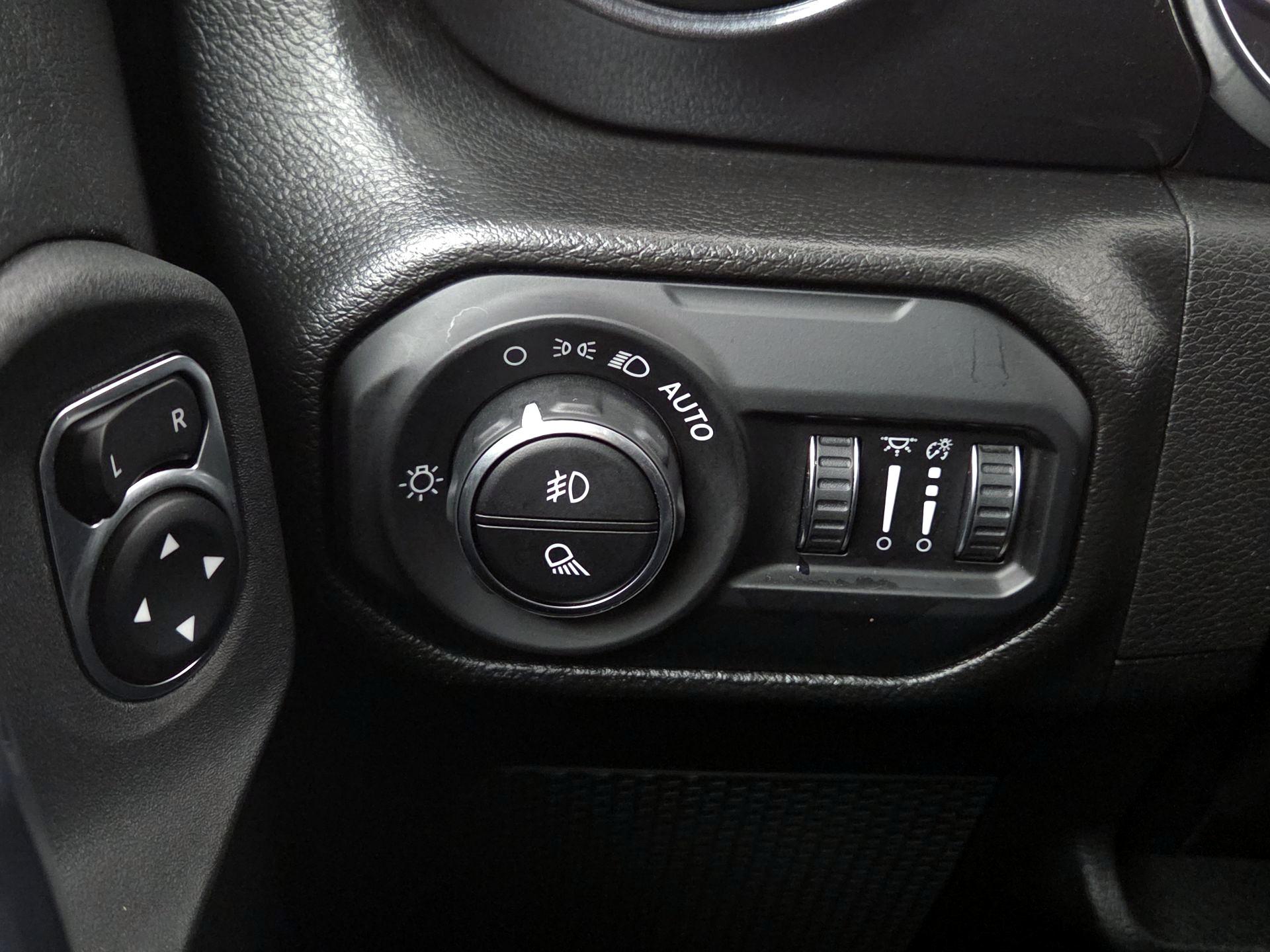 Thumbnail: 2022 Jeep Gladiator - 13