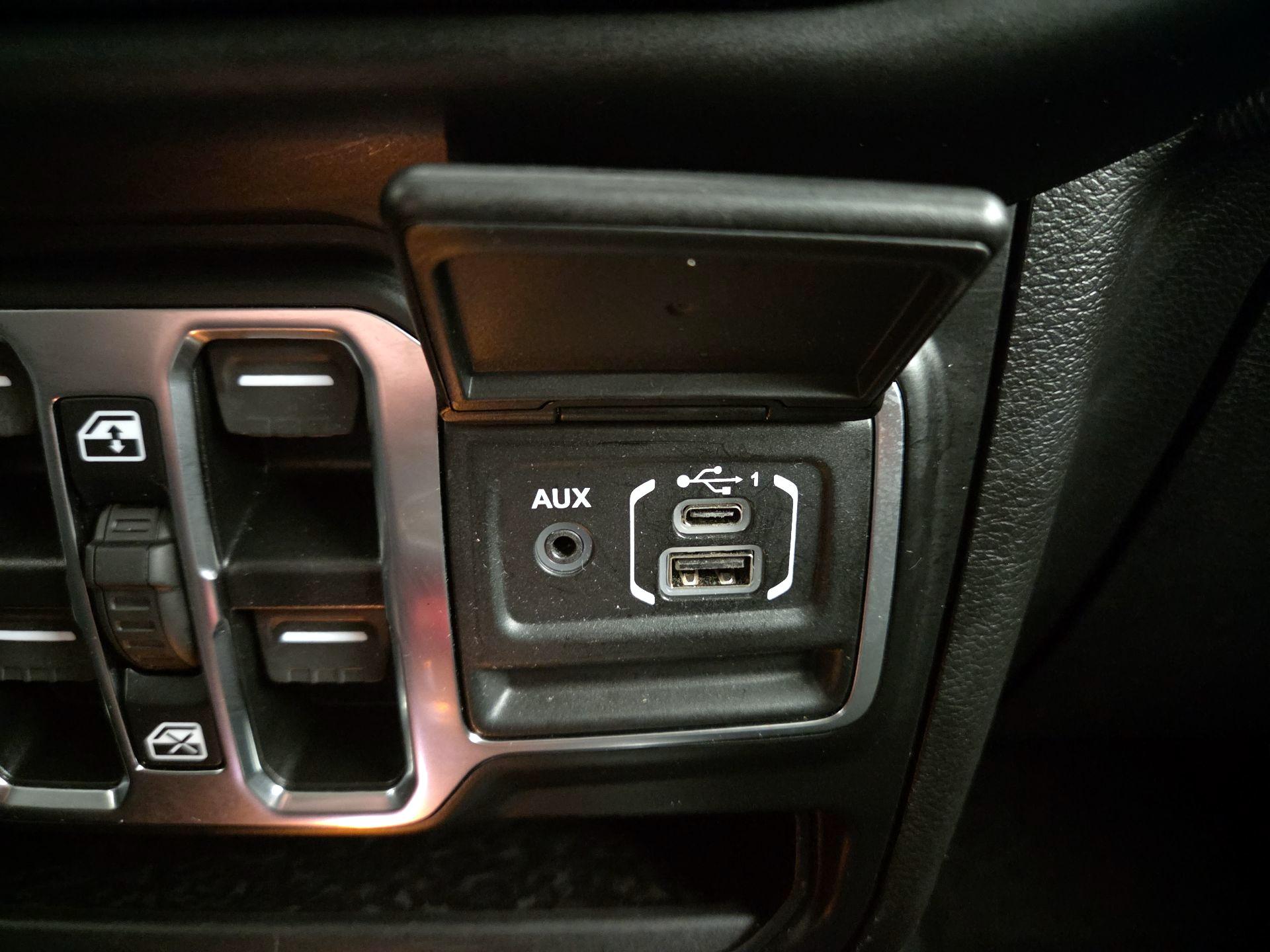 Thumbnail: 2022 Jeep Gladiator - 19