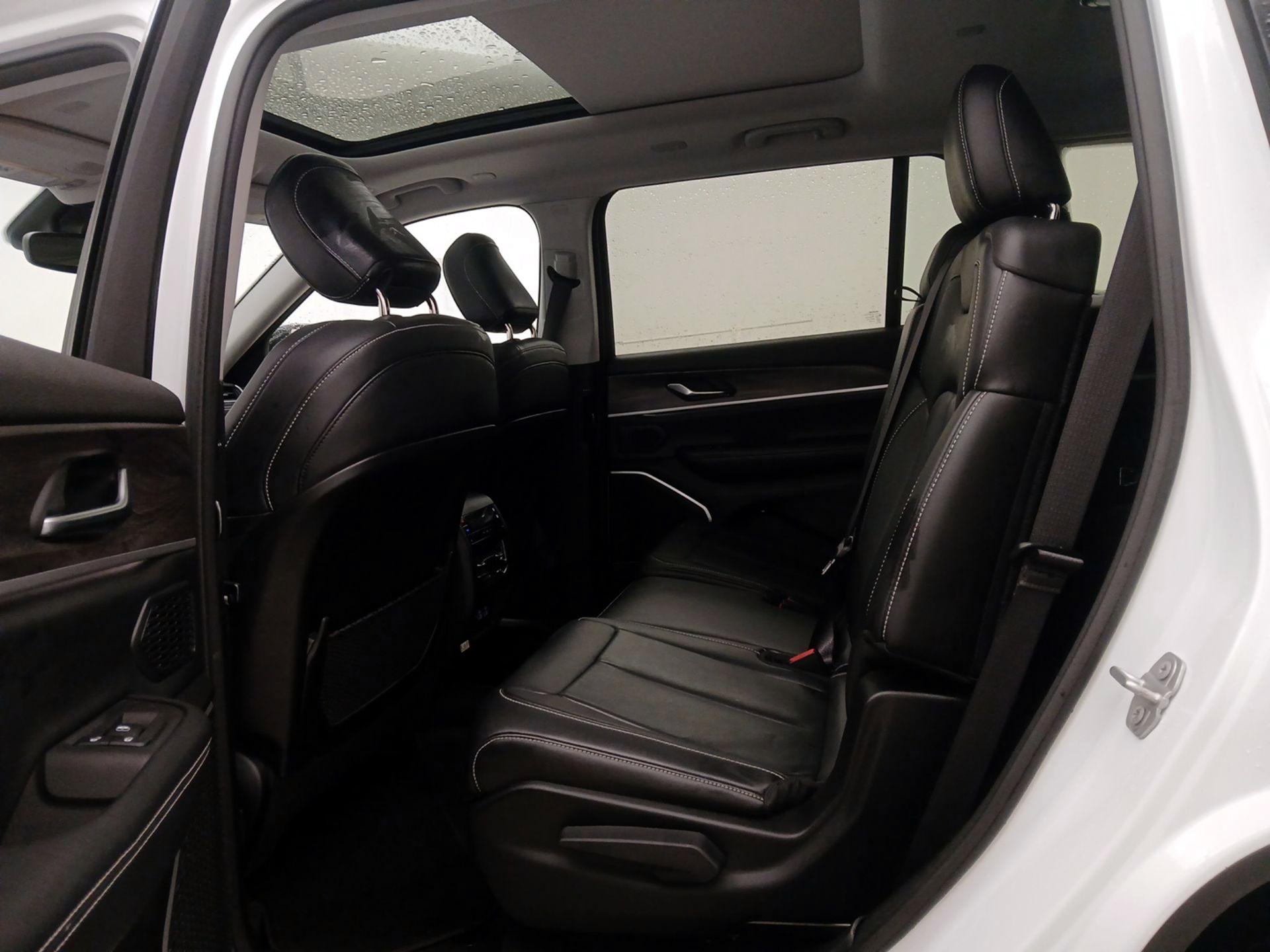 Thumbnail: 2021 Jeep Grand Cherokee L - 20