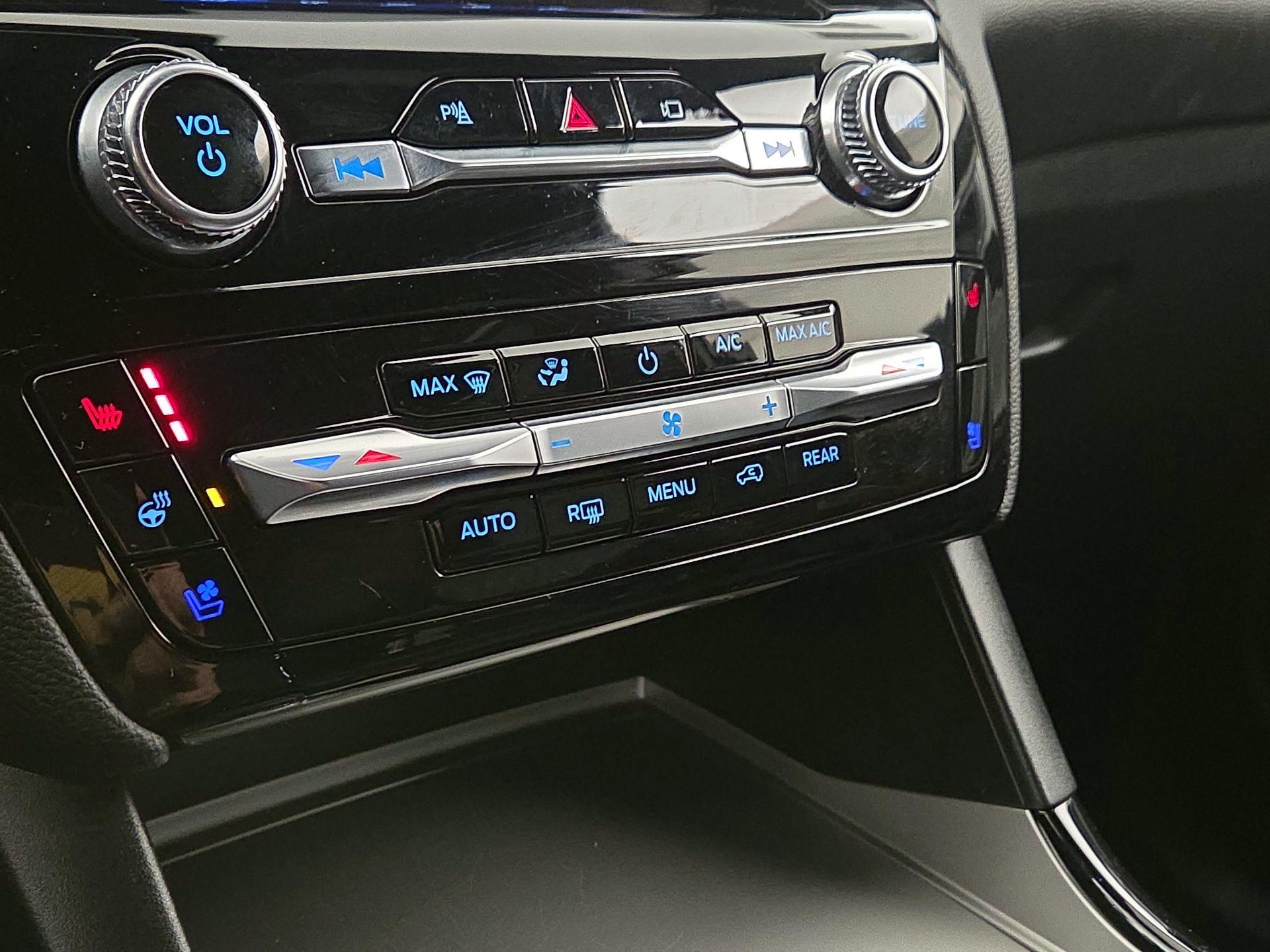 Thumbnail: 2022 Ford Explorer - 17