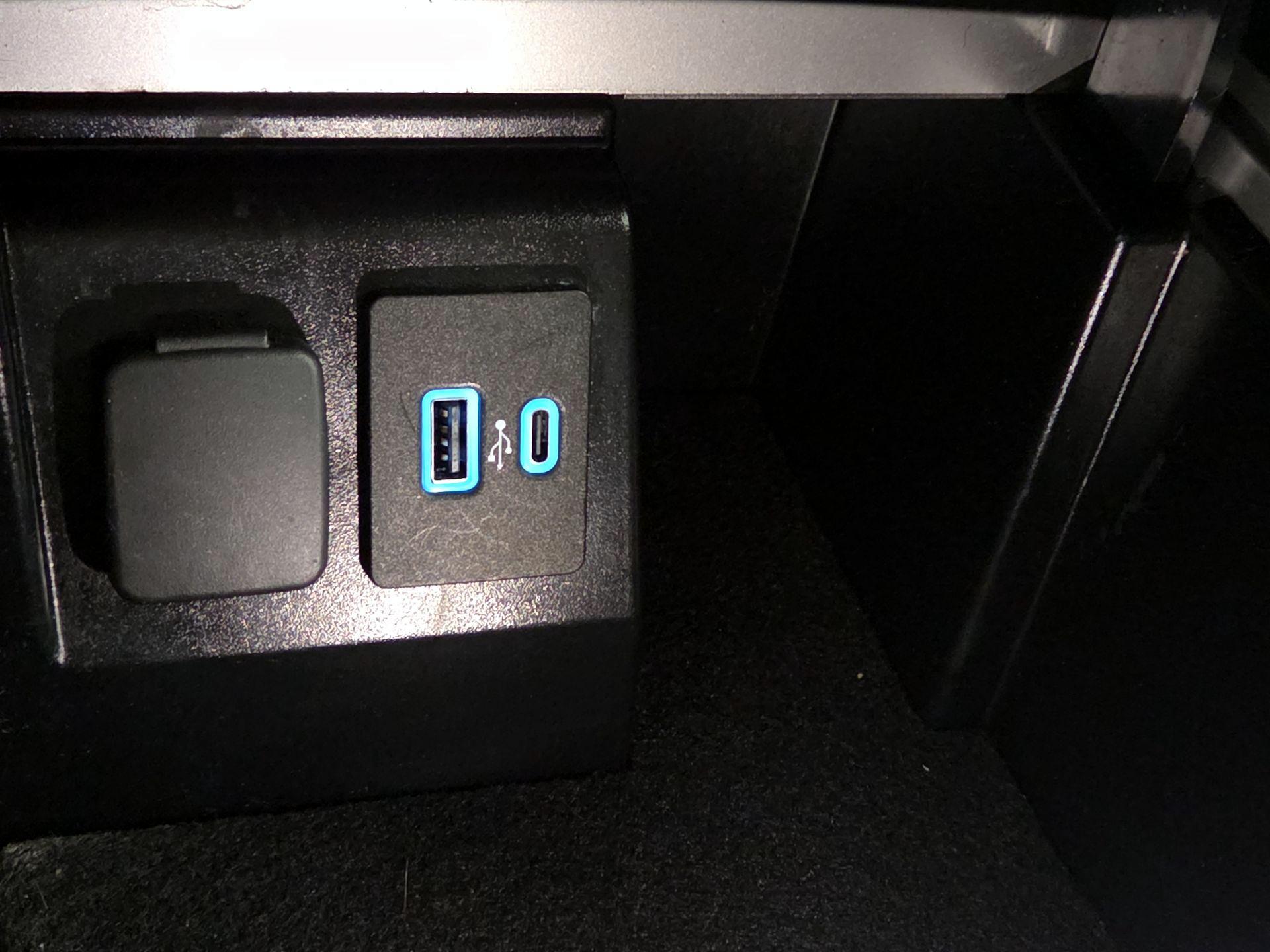 Thumbnail: 2022 Ford Explorer - 19