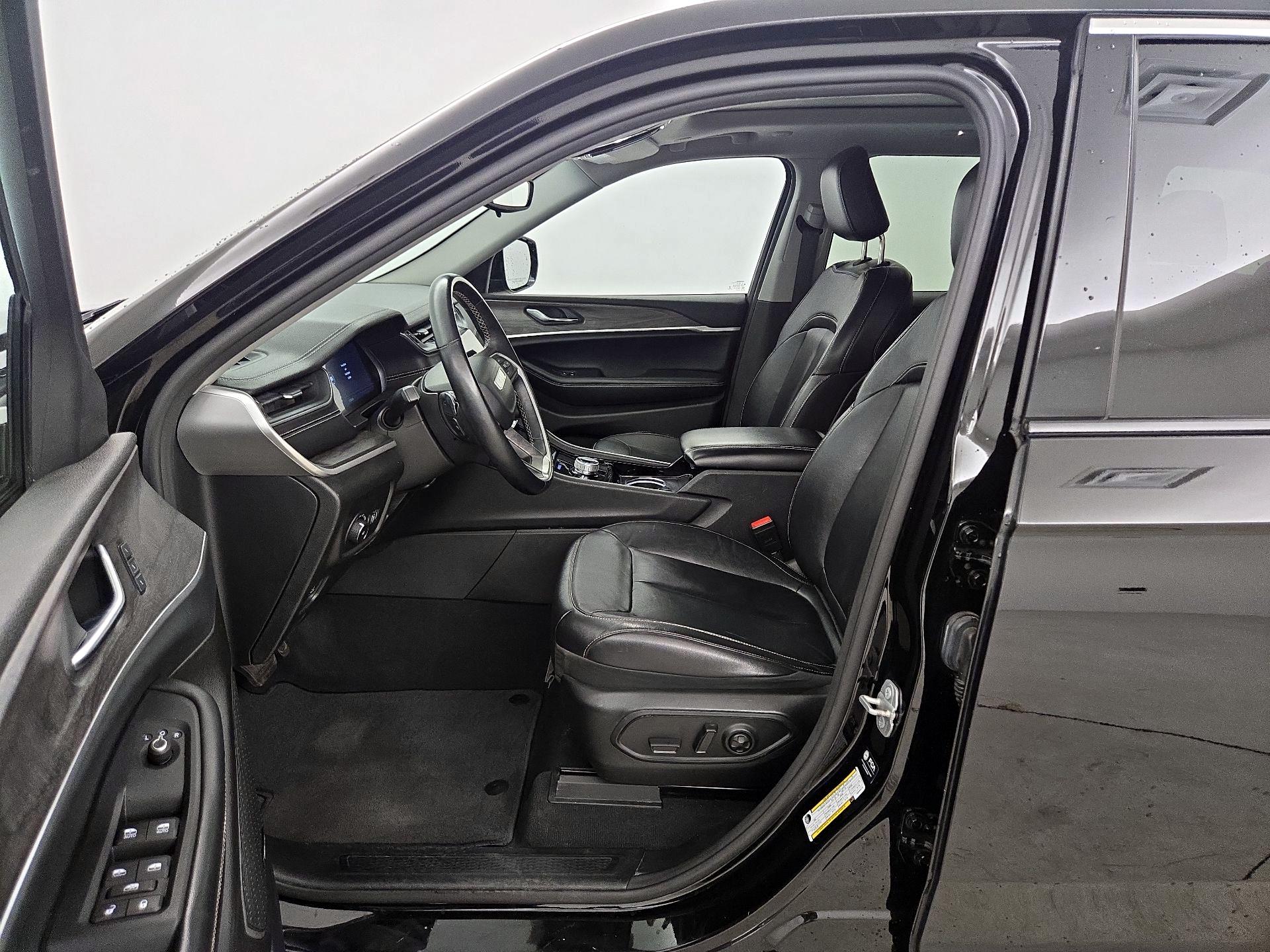 Thumbnail: 2022 Jeep Grand Cherokee - 11