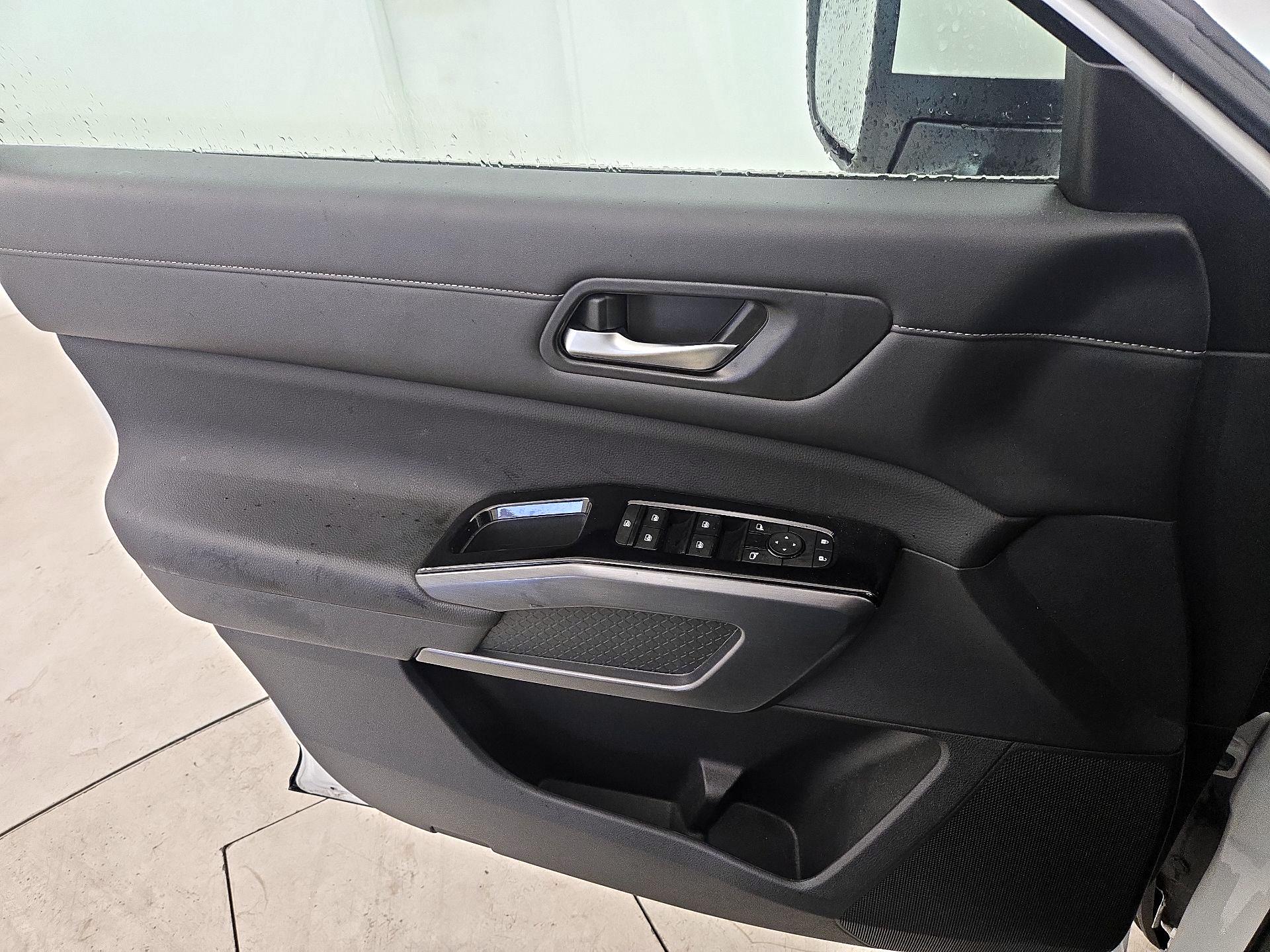 Thumbnail: 2023 Nissan Pathfinder - 12