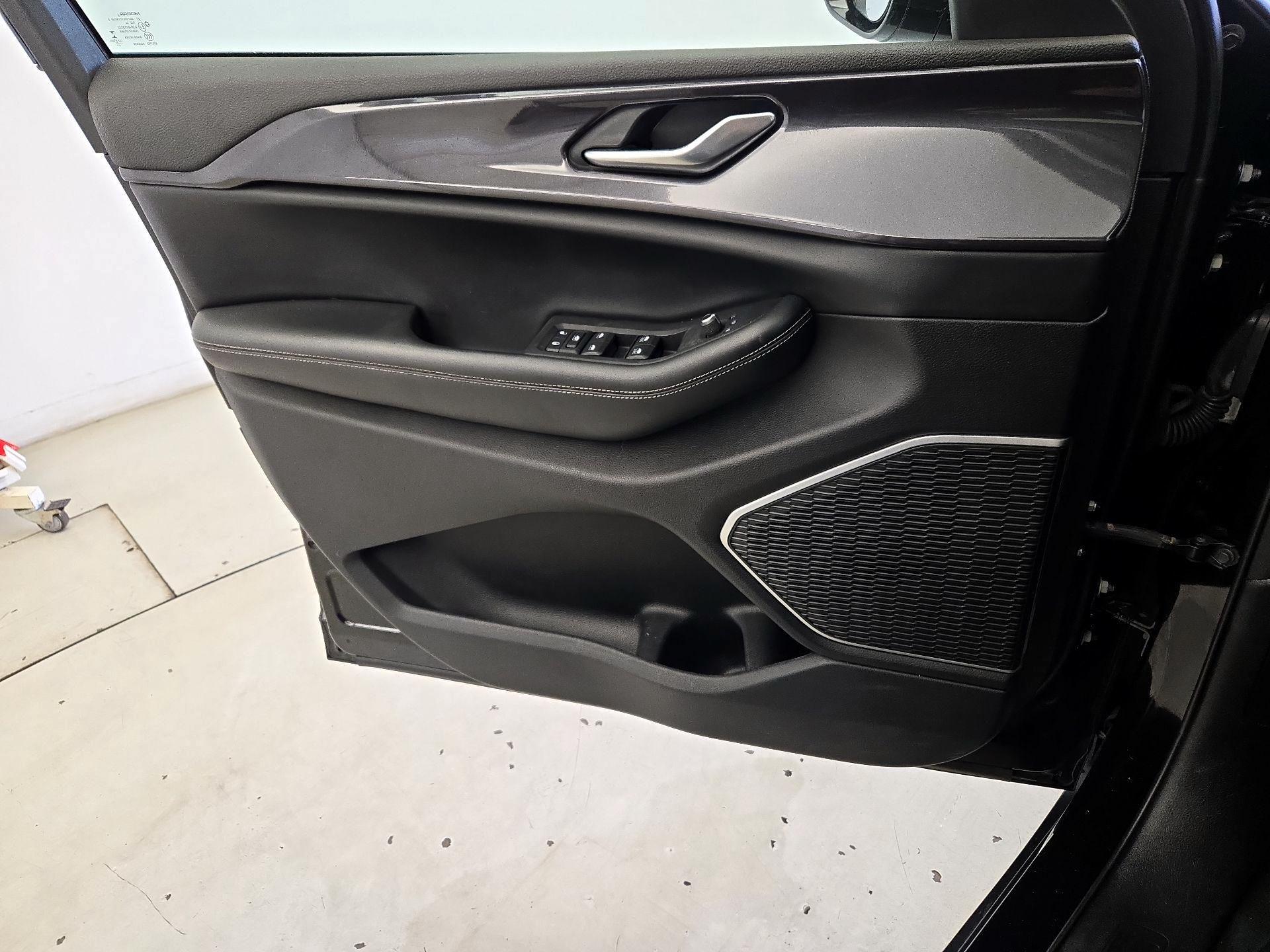 Thumbnail: 2022 Jeep Grand Cherokee - 12