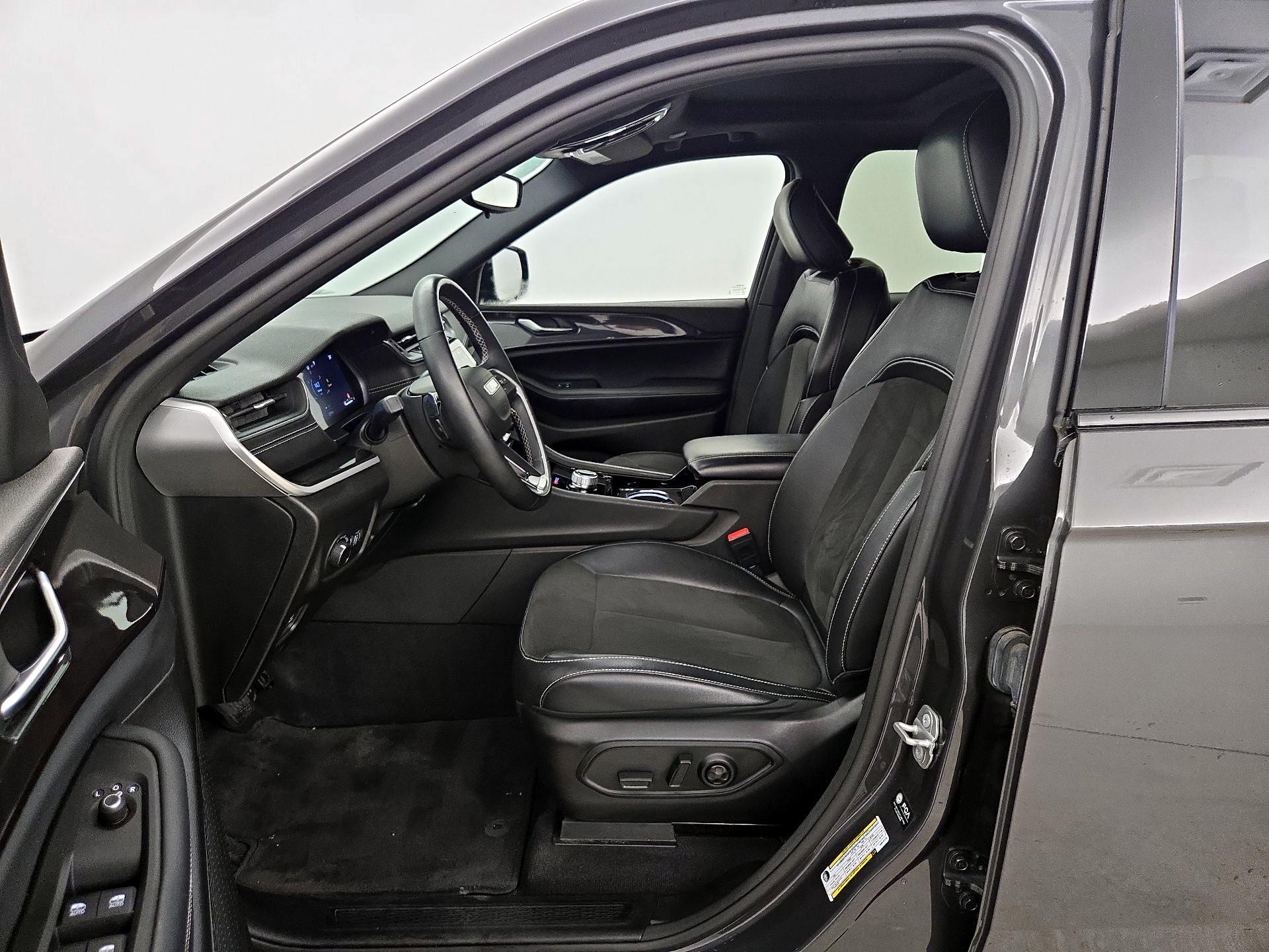 Thumbnail: 2022 Jeep Grand Cherokee - 11