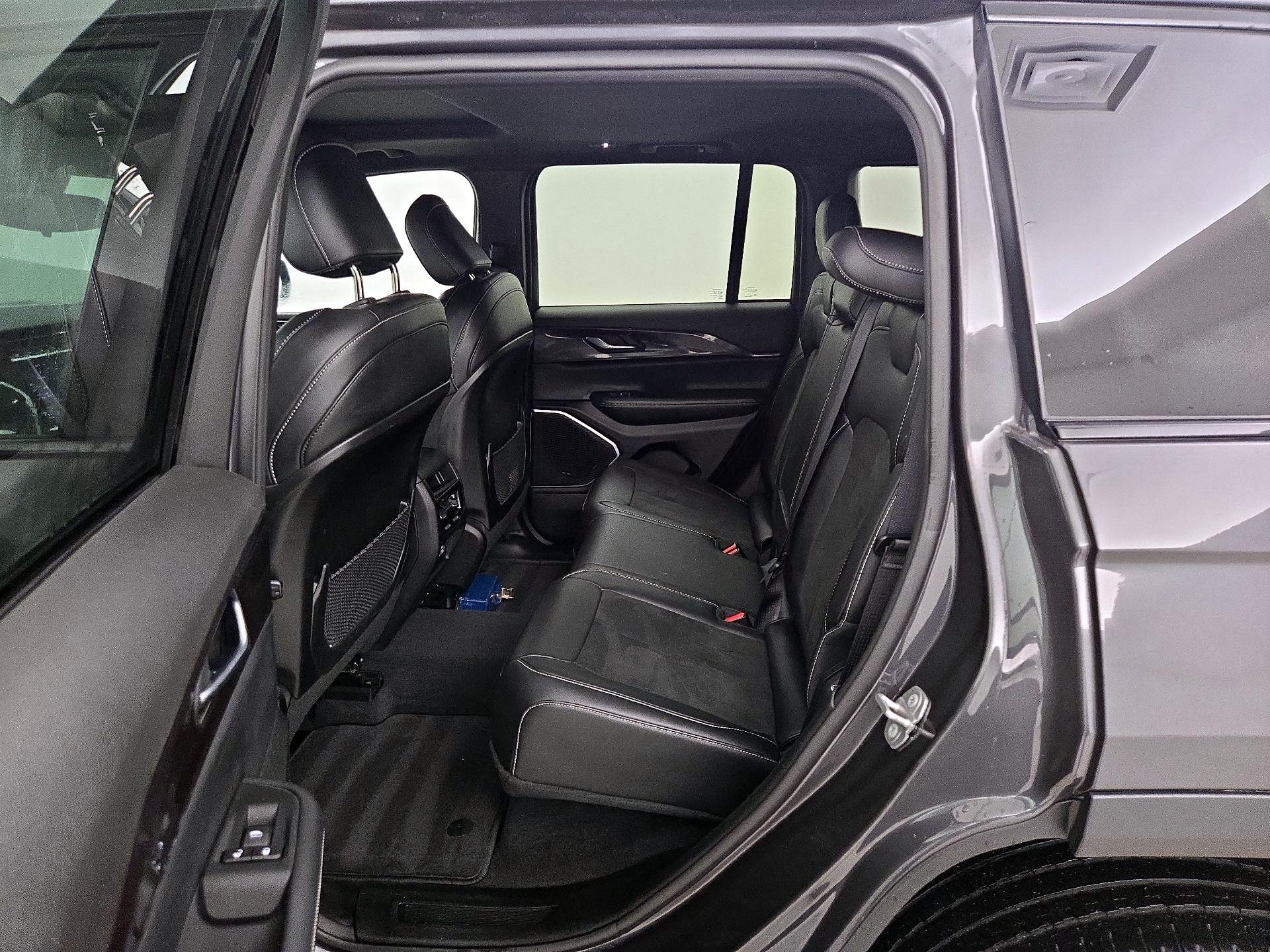 Thumbnail: 2022 Jeep Grand Cherokee - 20