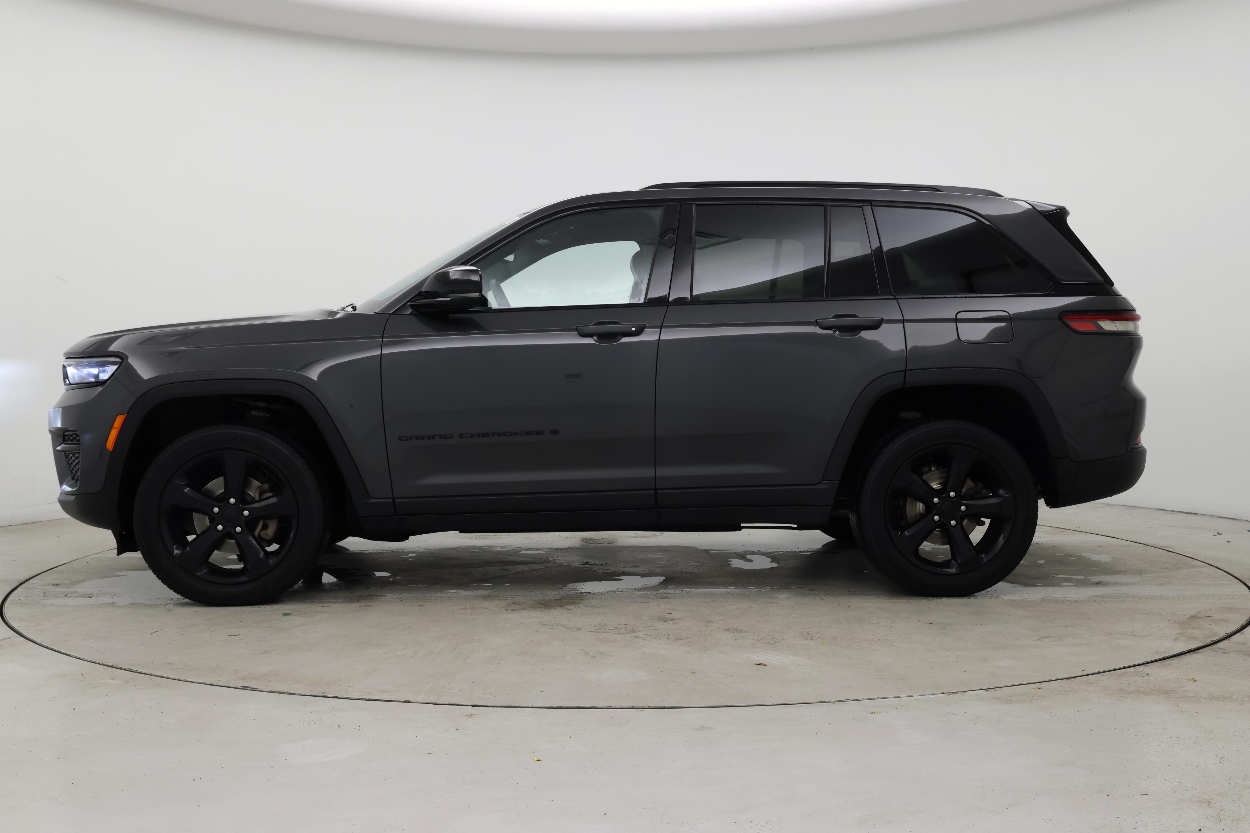 Thumbnail: 2022 Jeep Grand Cherokee - 3