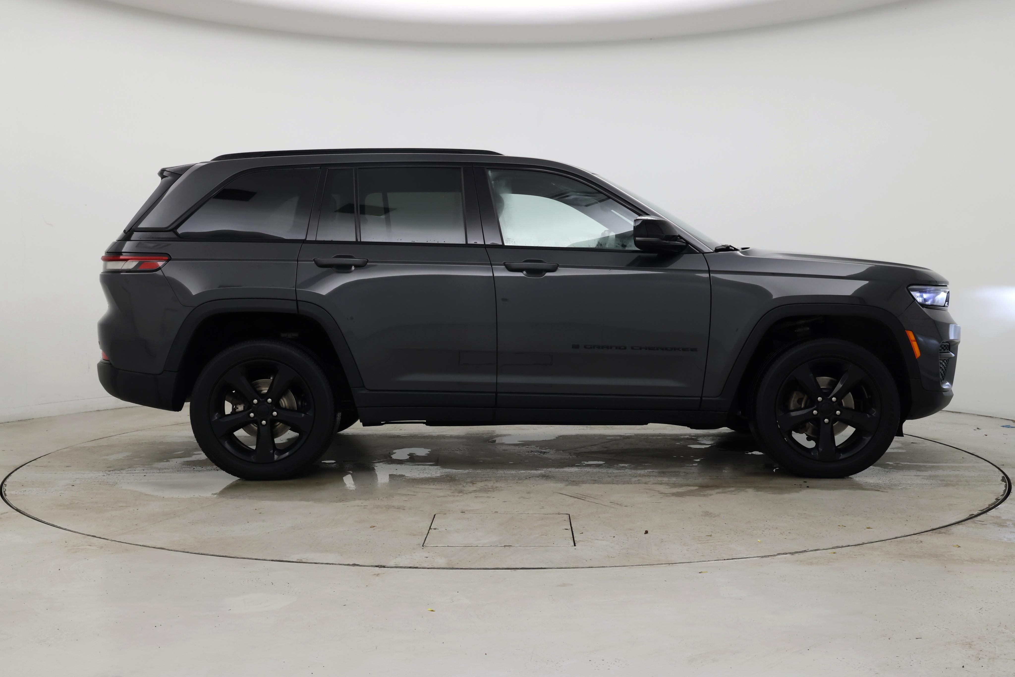 Thumbnail: 2022 Jeep Grand Cherokee - 7