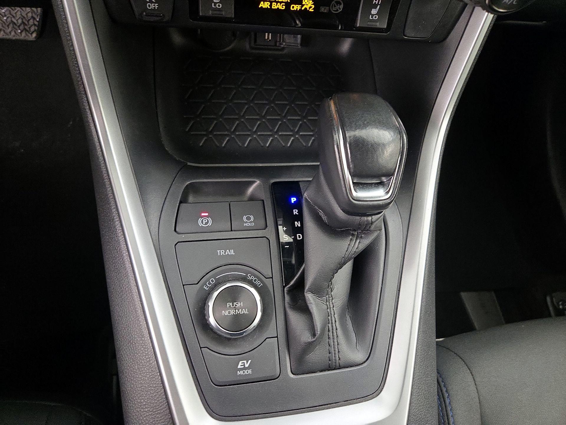 Thumbnail: 2022 Toyota RAV4 - 17