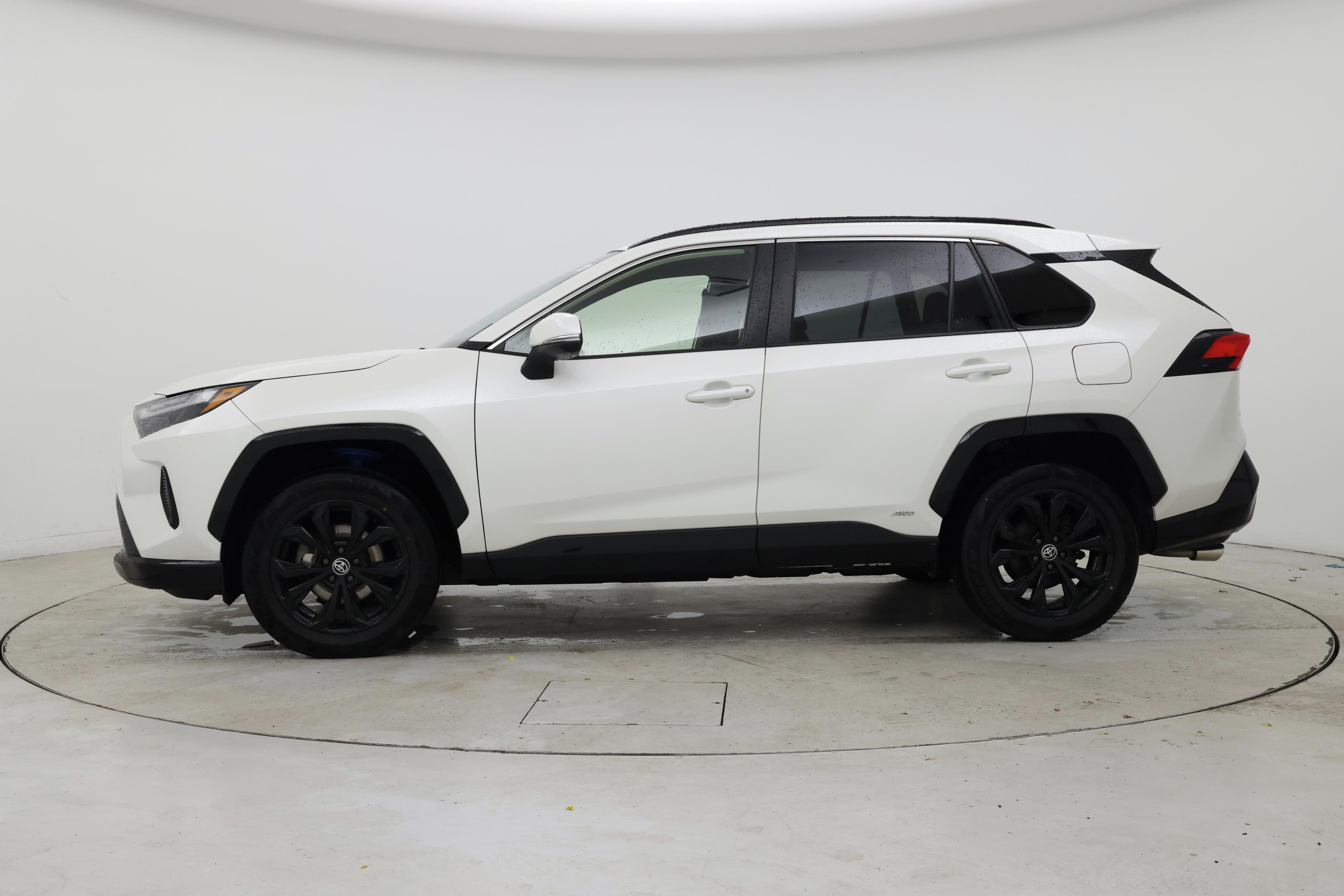 Thumbnail: 2022 Toyota RAV4 - 3