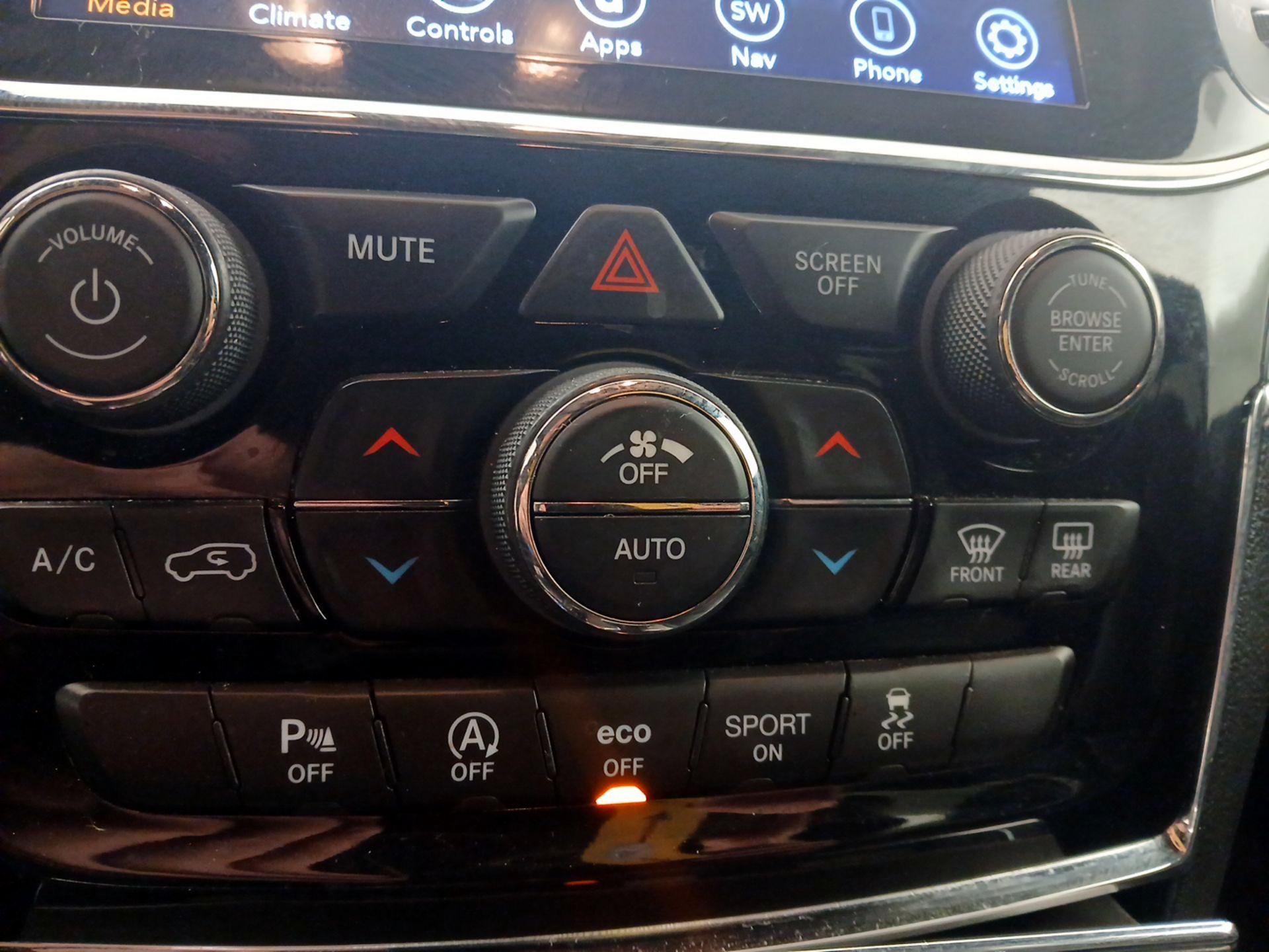 Thumbnail: 2021 Jeep Grand Cherokee - 17