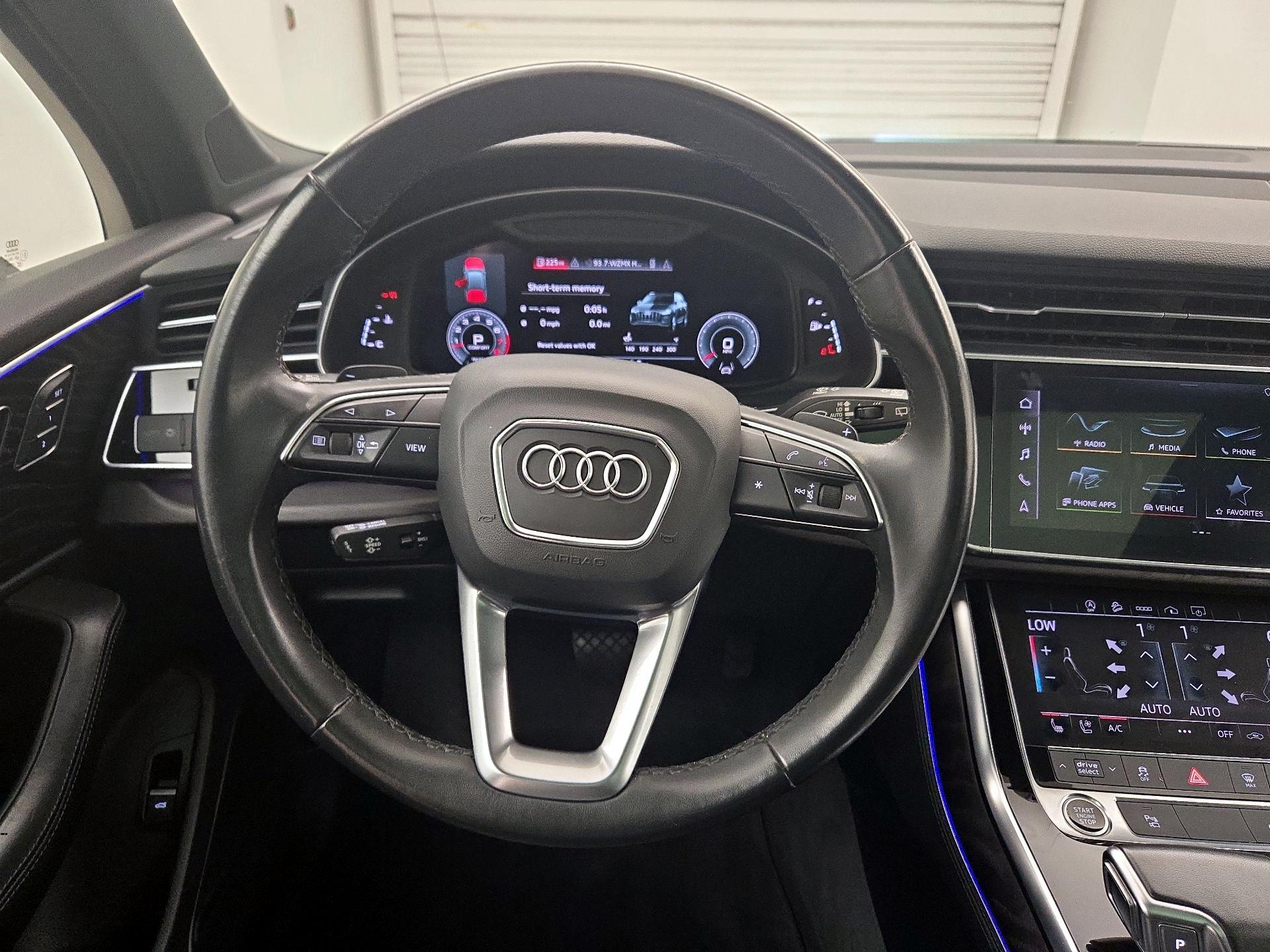 Thumbnail: 2022 Audi Q7 - 10
