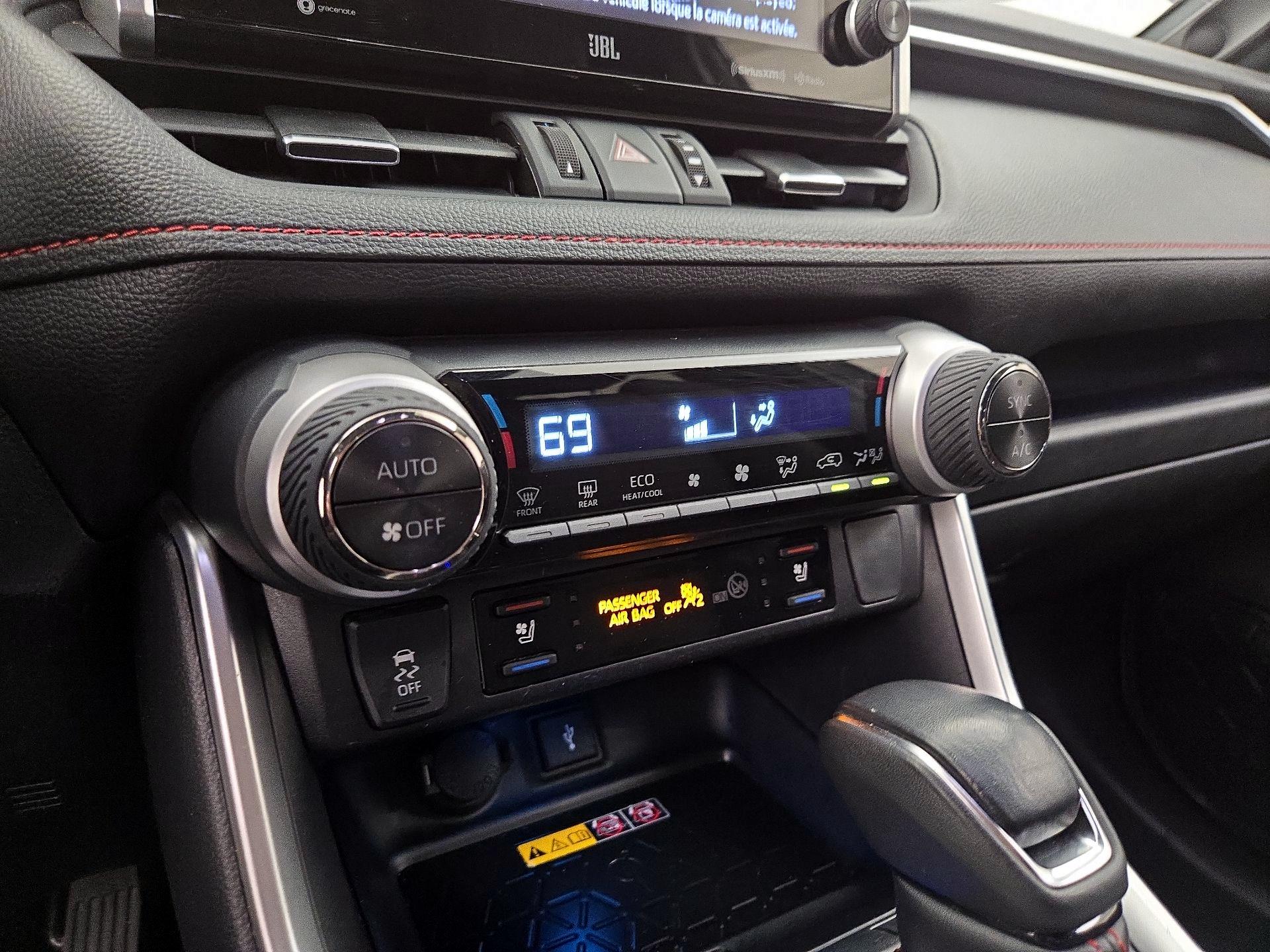 Thumbnail: 2022 Toyota RAV4 - 16