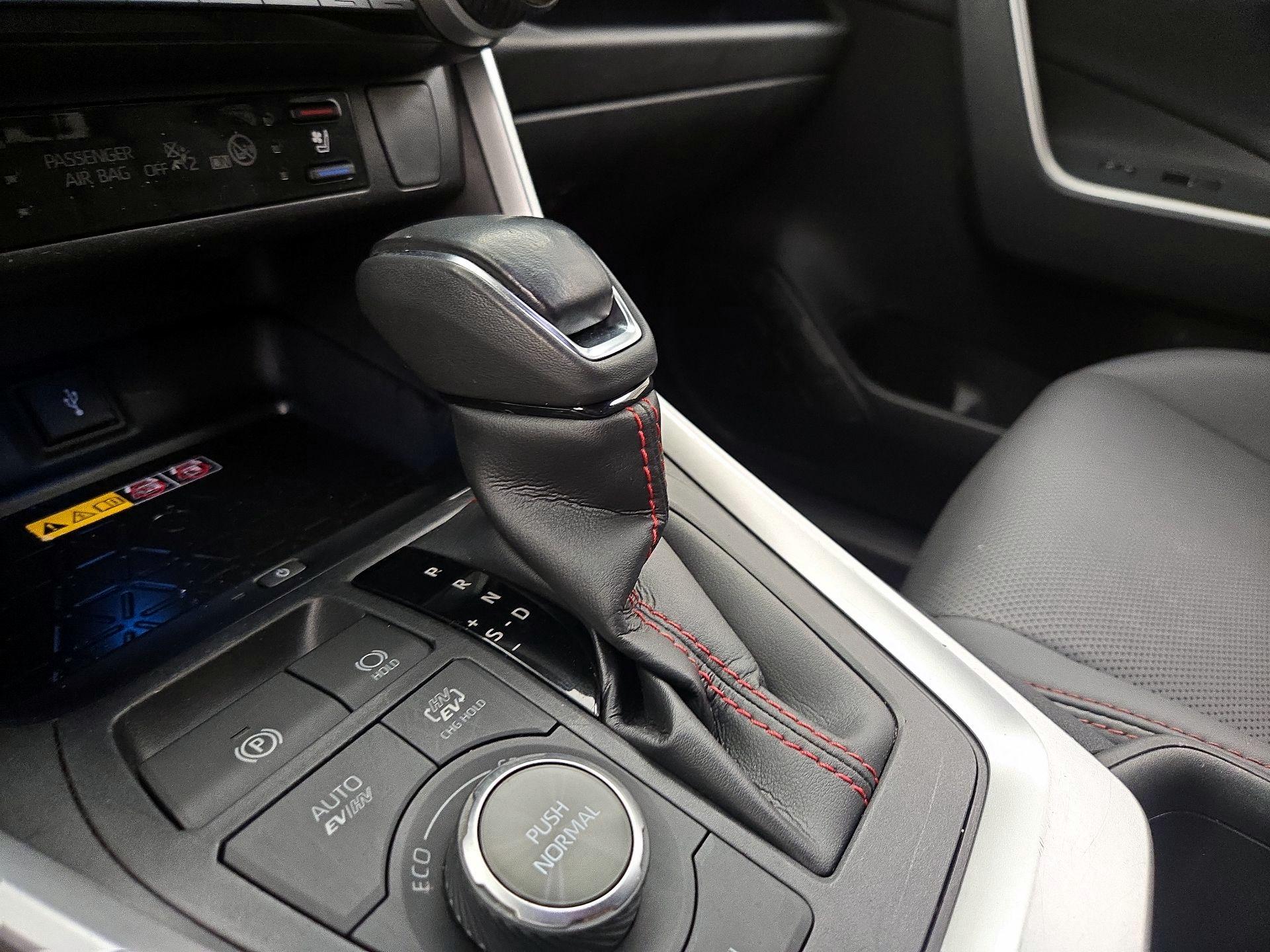 Thumbnail: 2022 Toyota RAV4 - 17