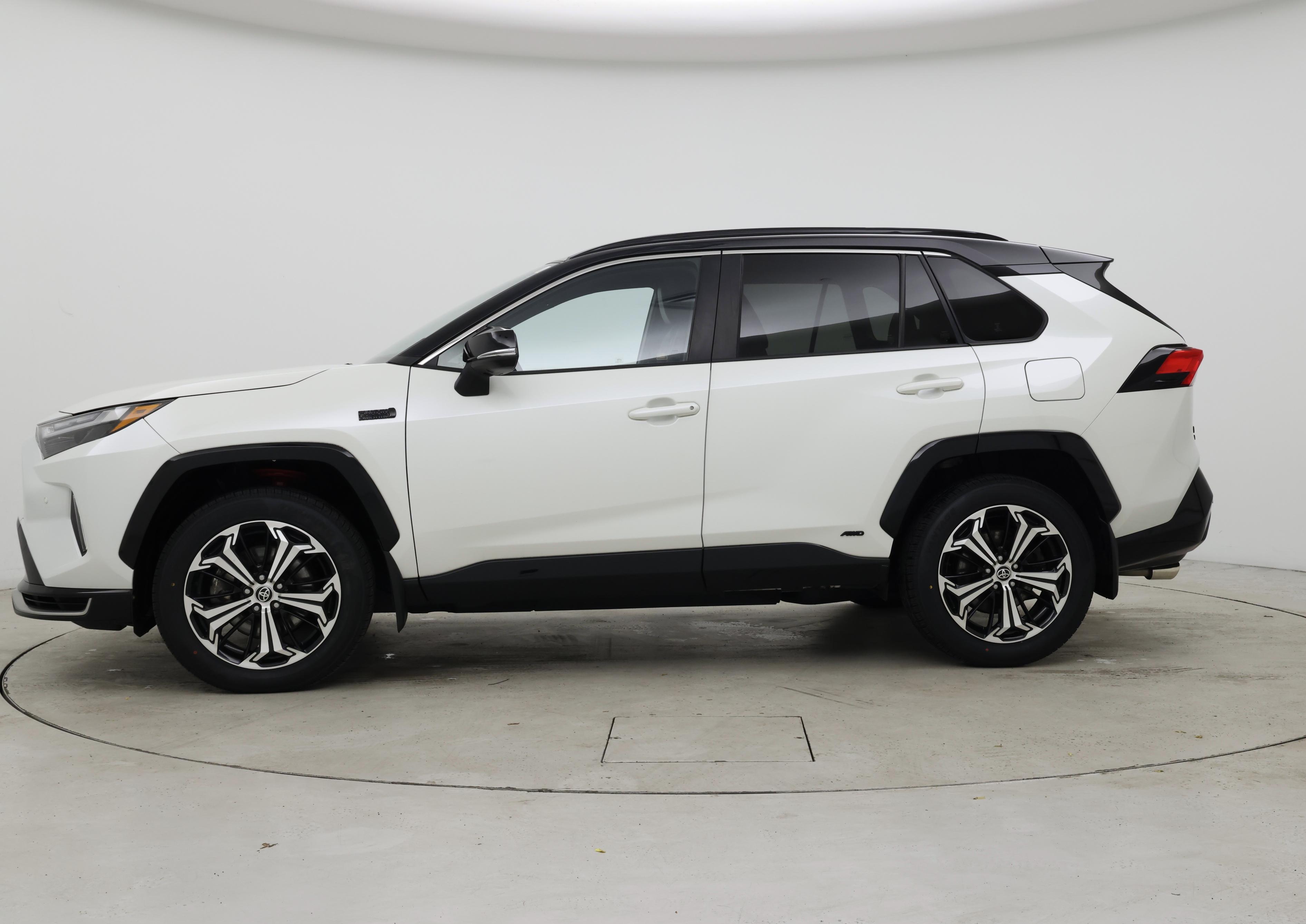 Thumbnail: 2022 Toyota RAV4 - 3