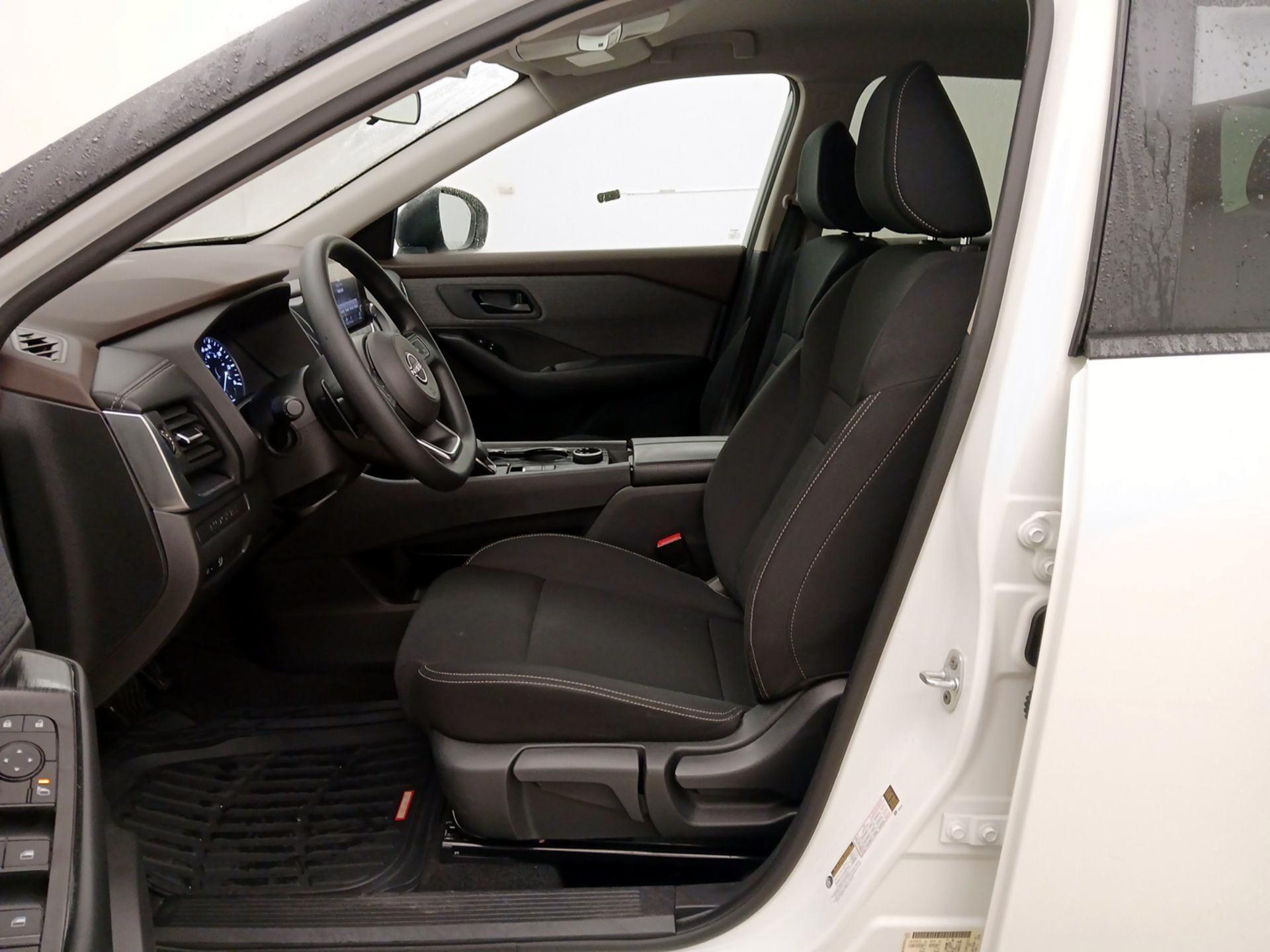 Thumbnail: 2023 Nissan Rogue - 9