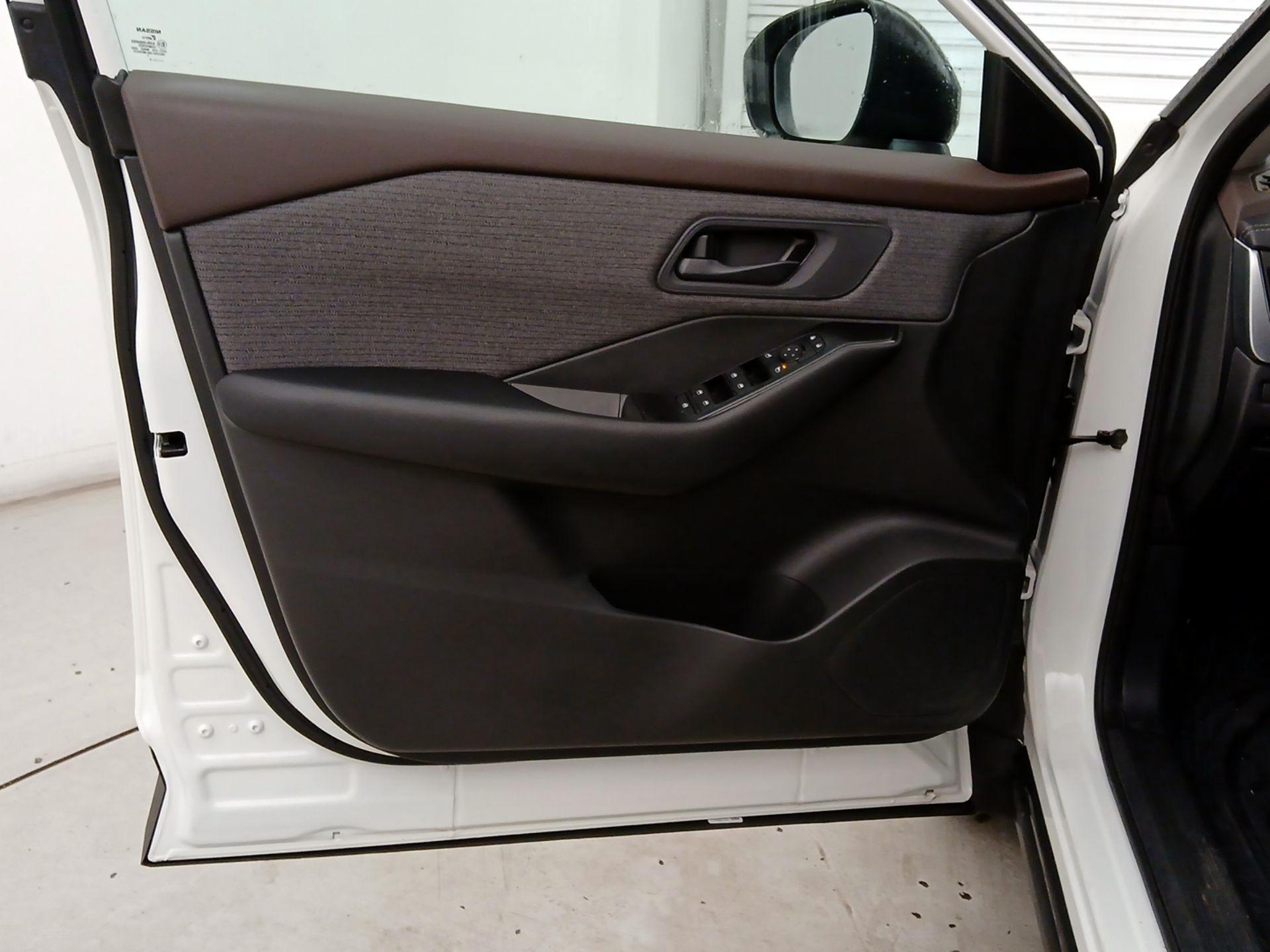 Thumbnail: 2023 Nissan Rogue - 10