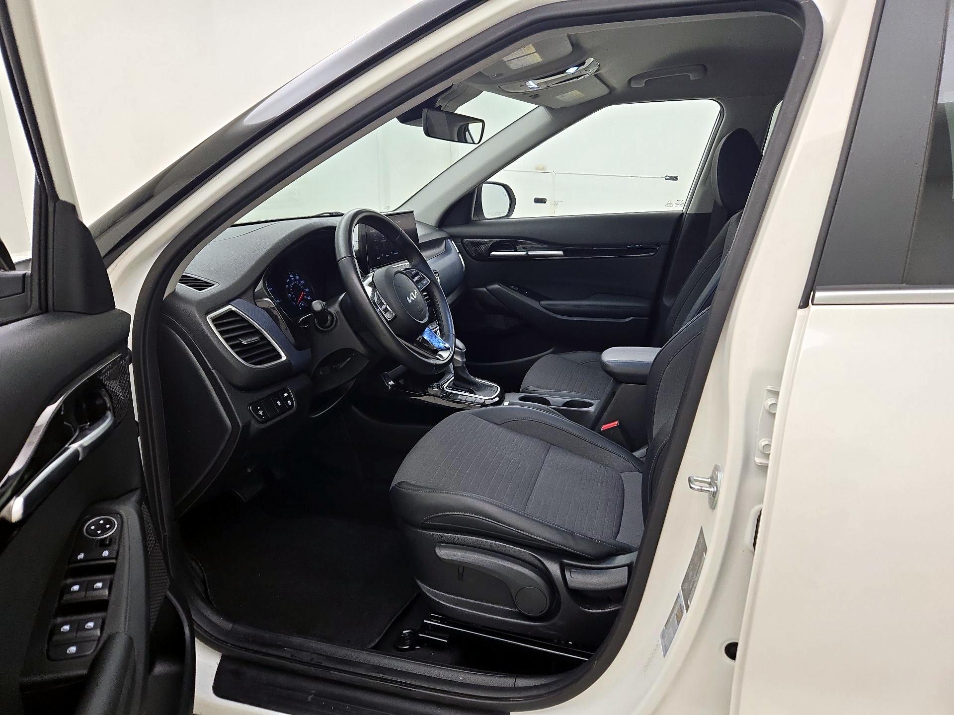 Thumbnail: 2023 Kia Seltos - 11