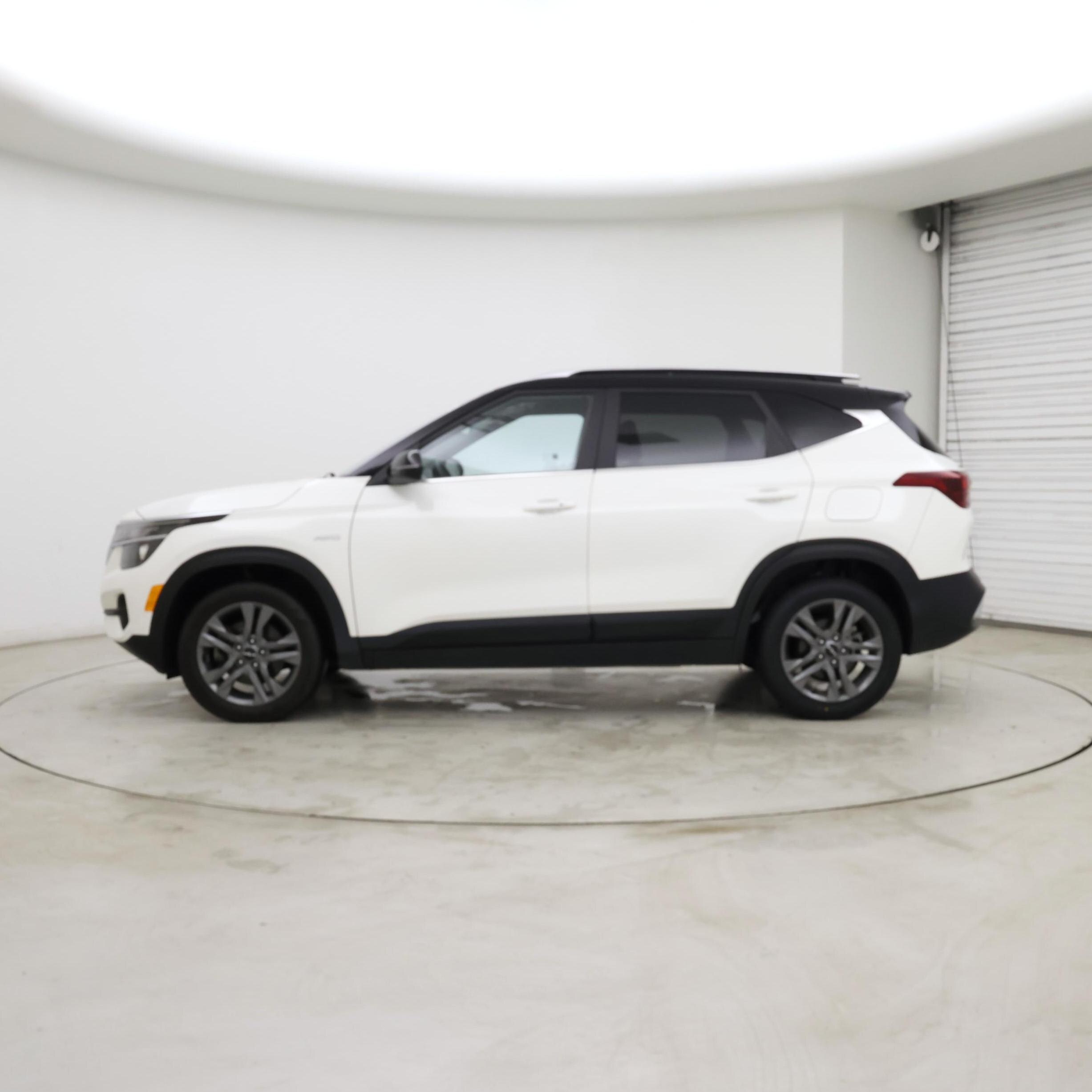 Thumbnail: 2023 Kia Seltos - 3