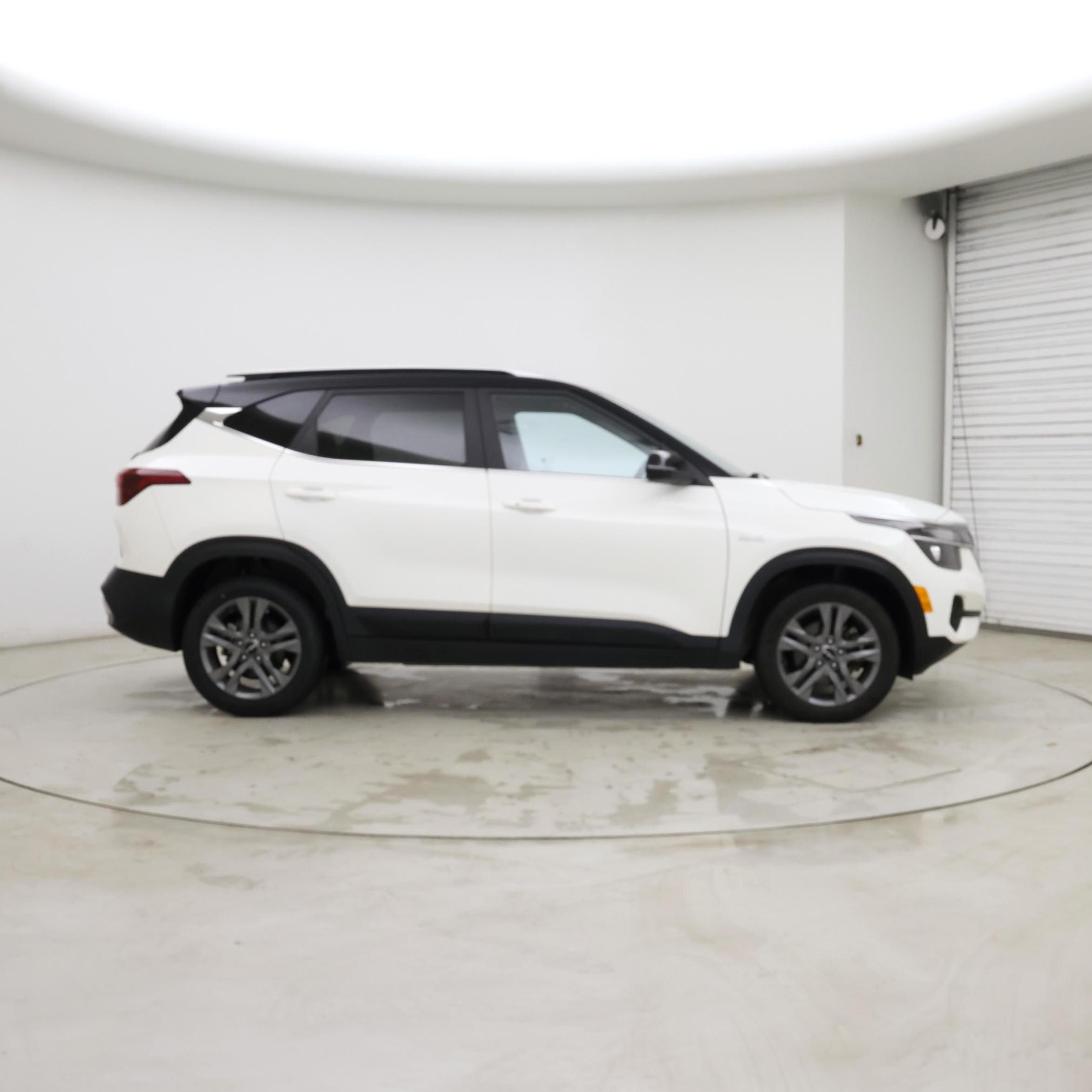 Thumbnail: 2023 Kia Seltos - 7