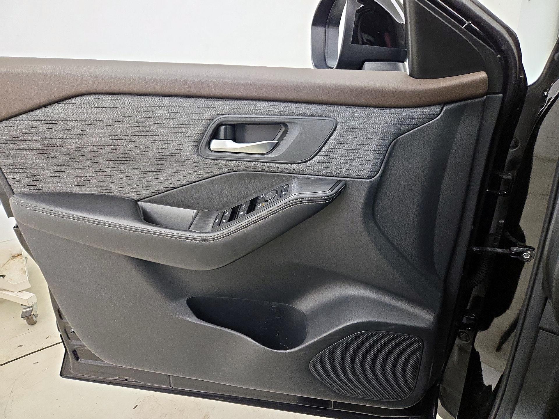 Thumbnail: 2023 Nissan Rogue - 12